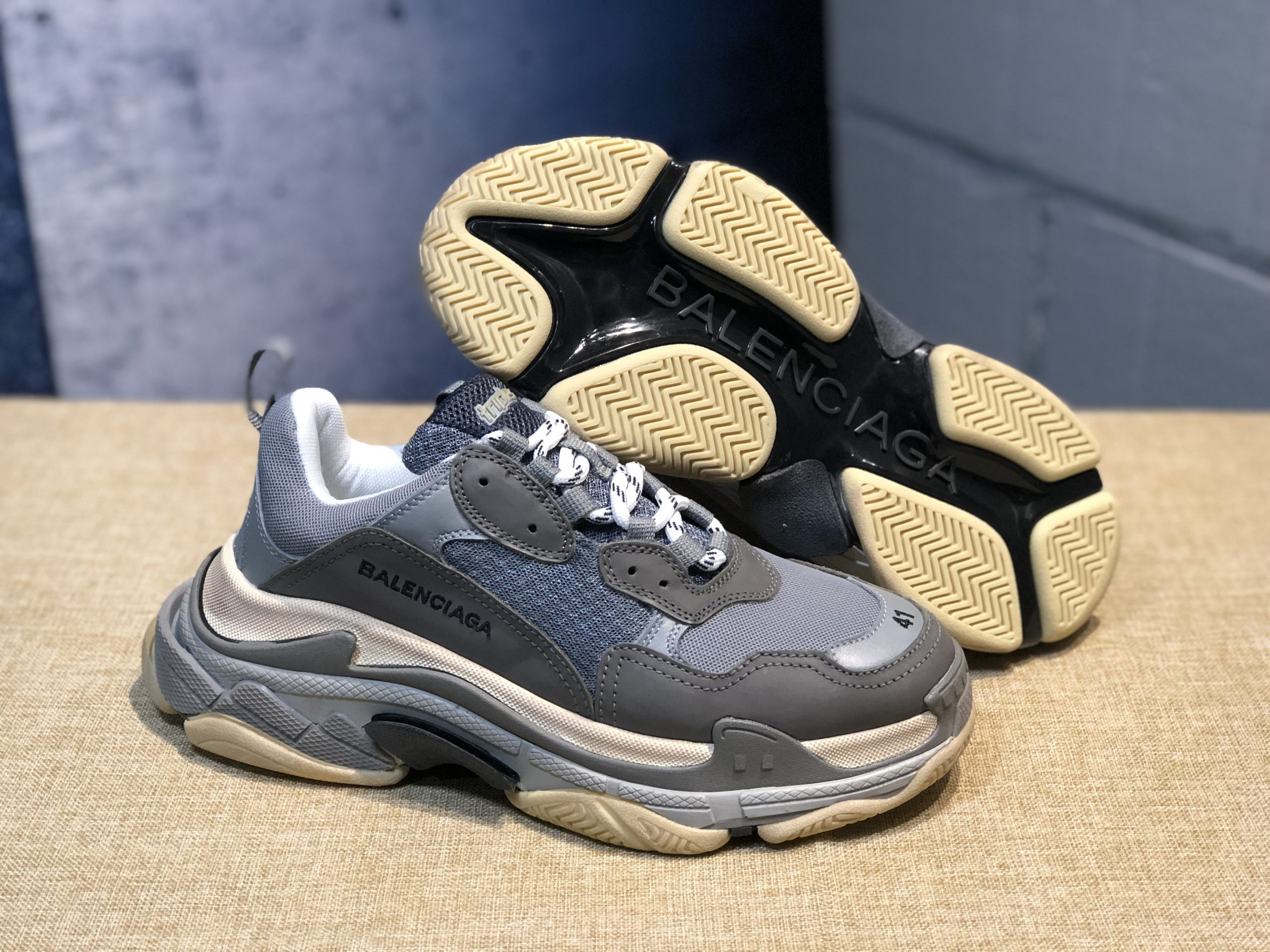 Balenciaga Triple s - immagine 3