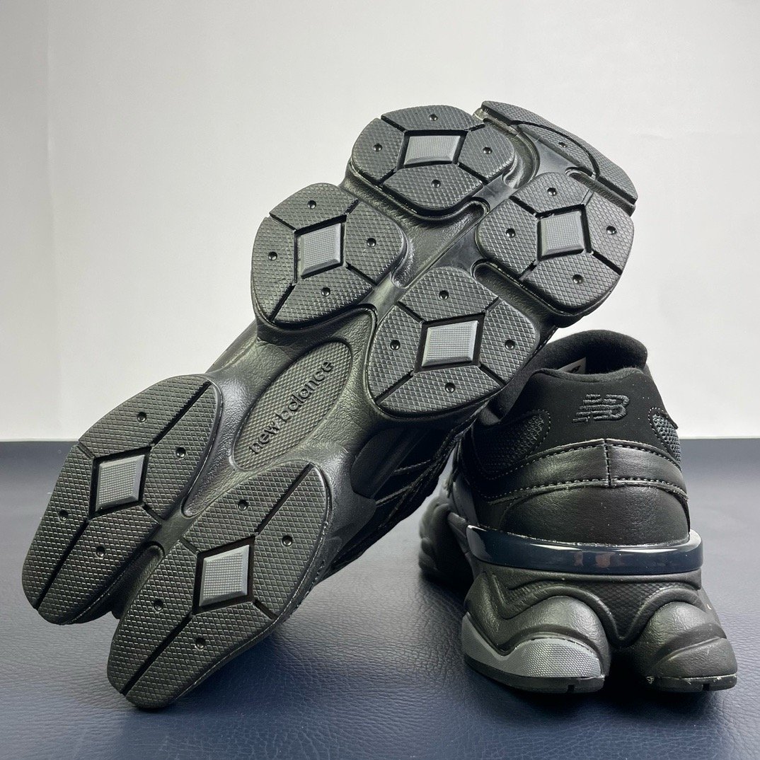 New balance 9060 - triple black Leather - immagine 3