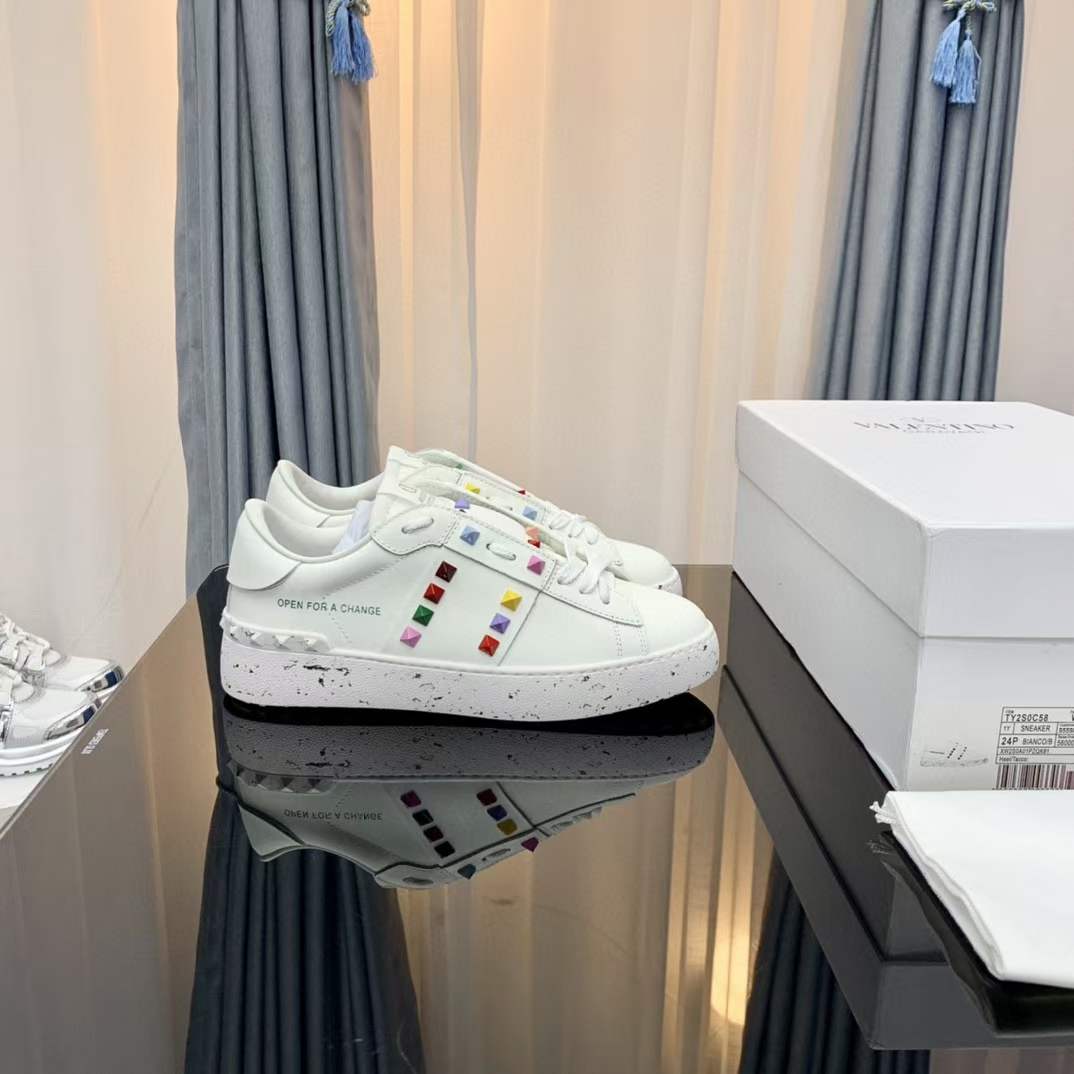 Valentino sneakers "open for a change" - immagine 2