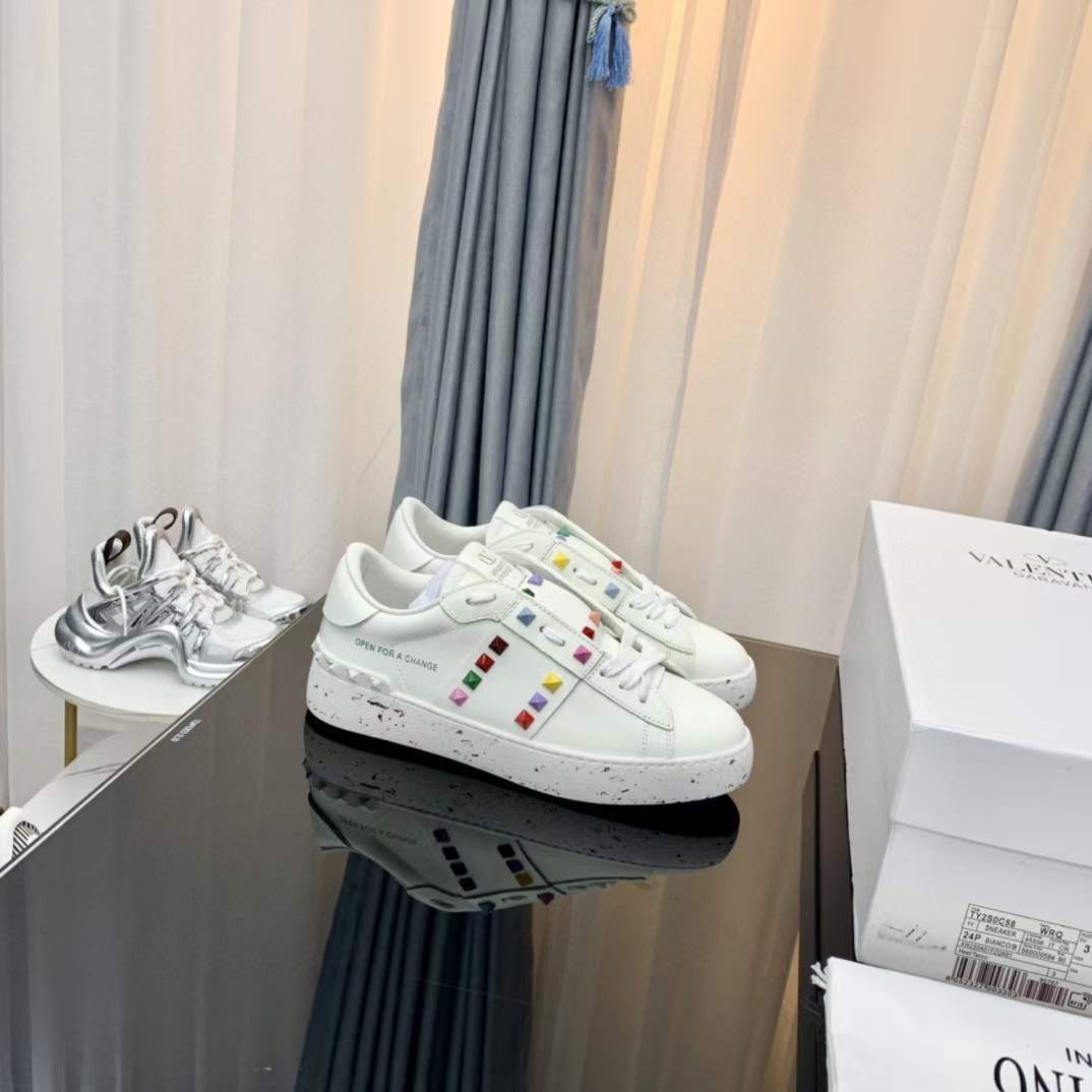 Valentino sneakers "open for a change" - immagine 3