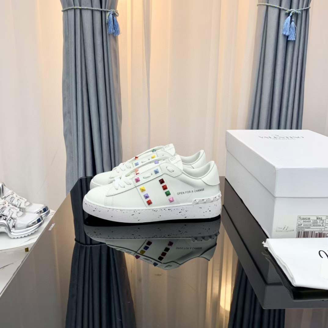 Valentino sneakers "open for a change" - immagine 4