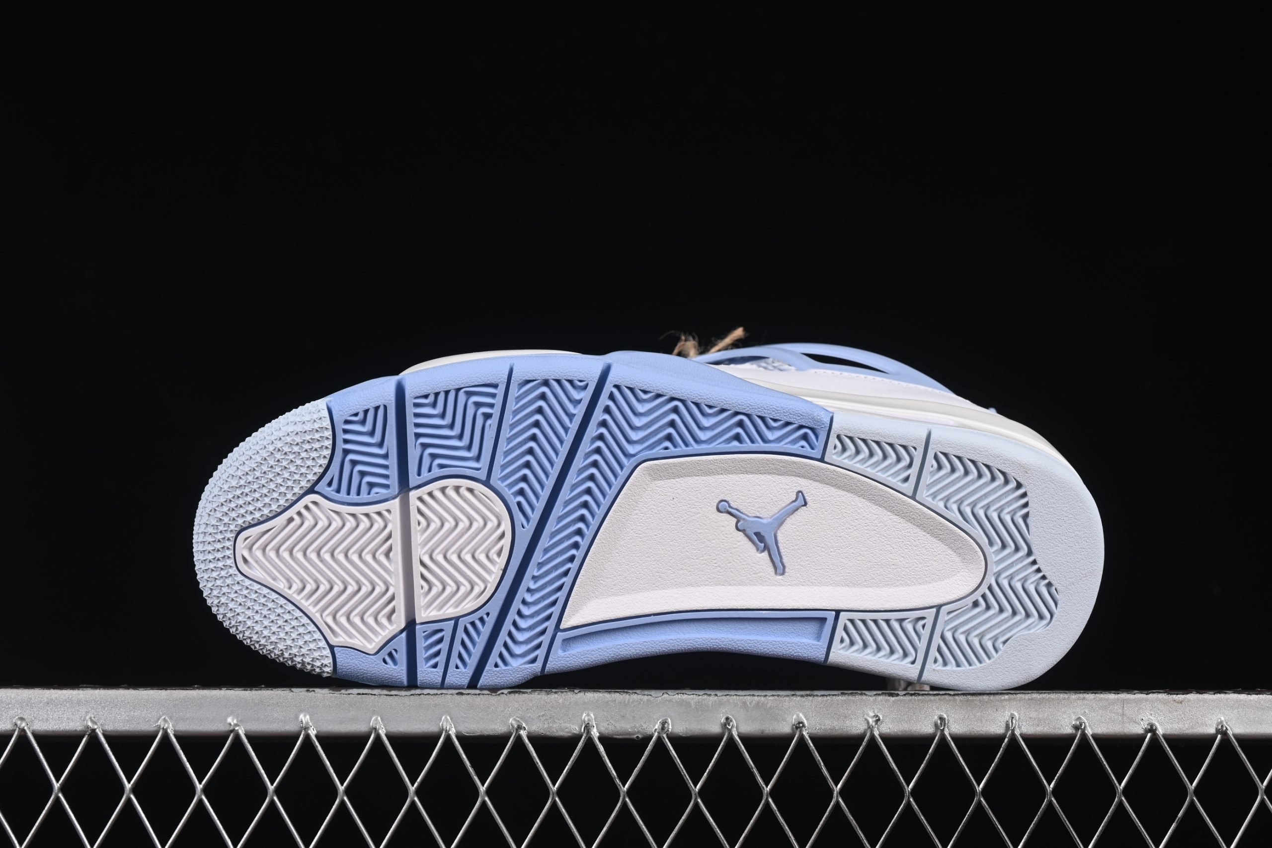 Jordan 4 "Forget me not" - immagine 4