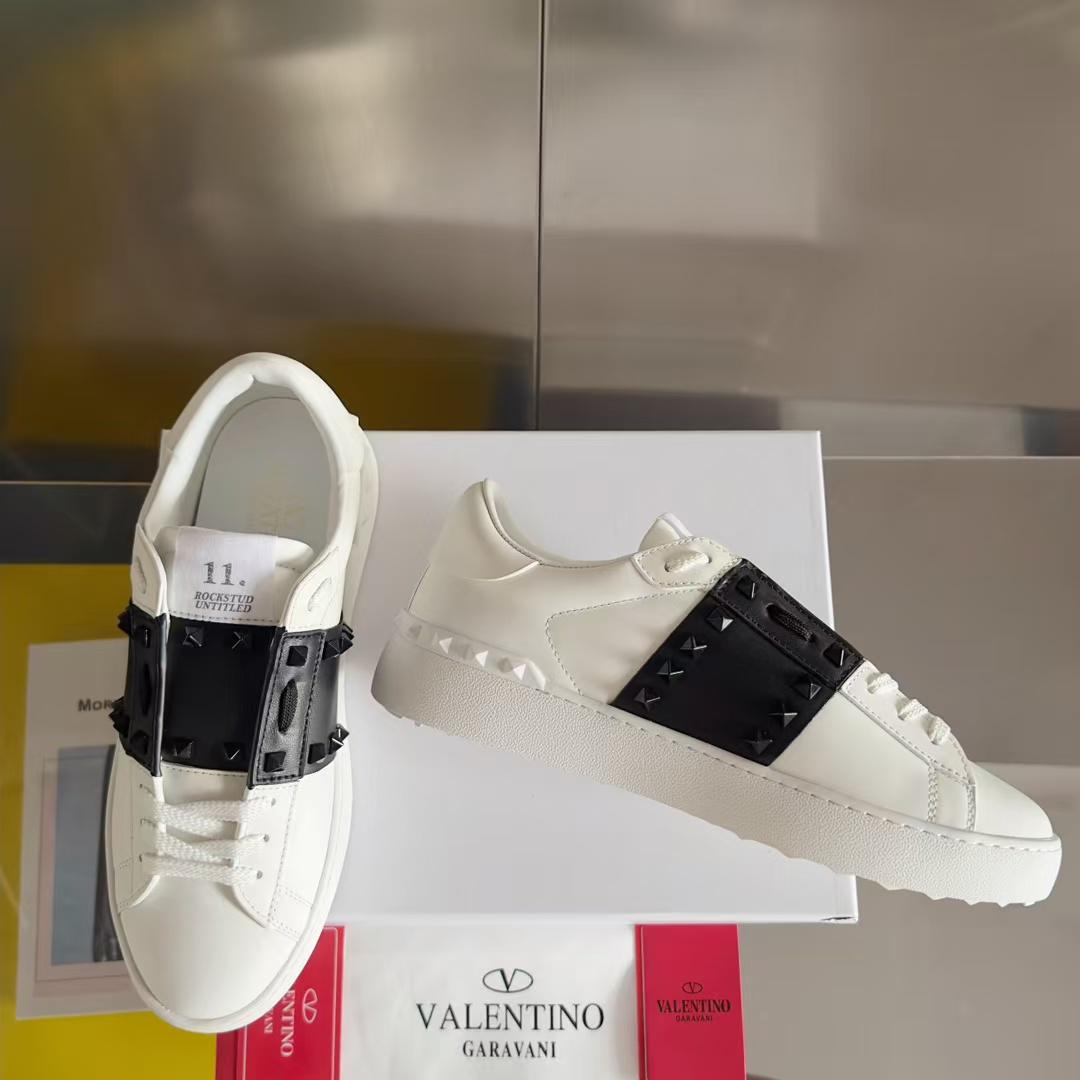 ValentinoRockstud – Bianche Nere con Borchie 2025 - immagine 3