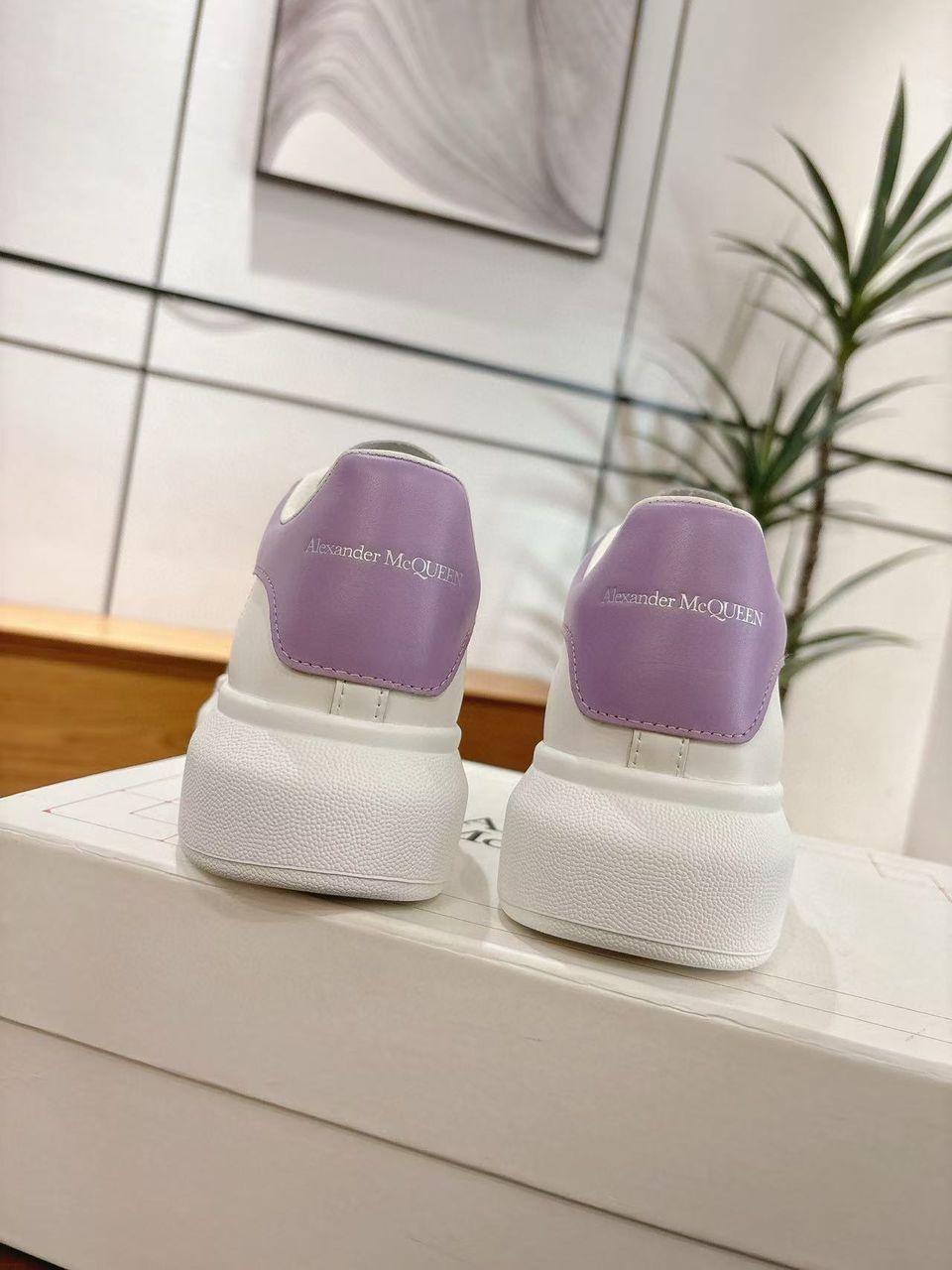 McQueen Oversized White Lilac - immagine 4