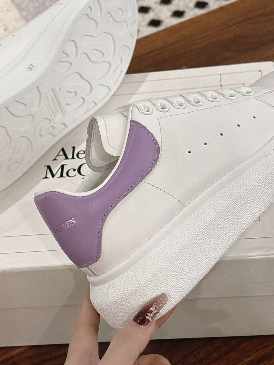 McQueen Oversized White Lilac - immagine 3