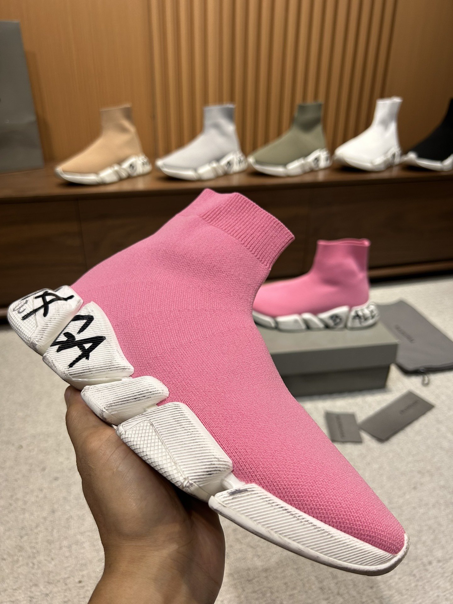 Balenciaga Speed 2.0 Graffiti Recycled Knit Fluo Pink - immagine 2