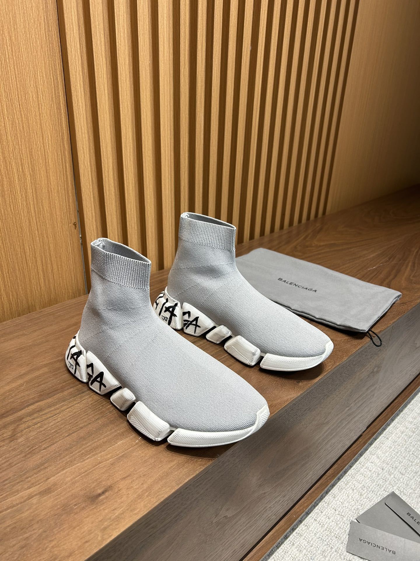 Balenciaga Speed 2.0 Graffiti Recycled Knit Grey White - immagine 6
