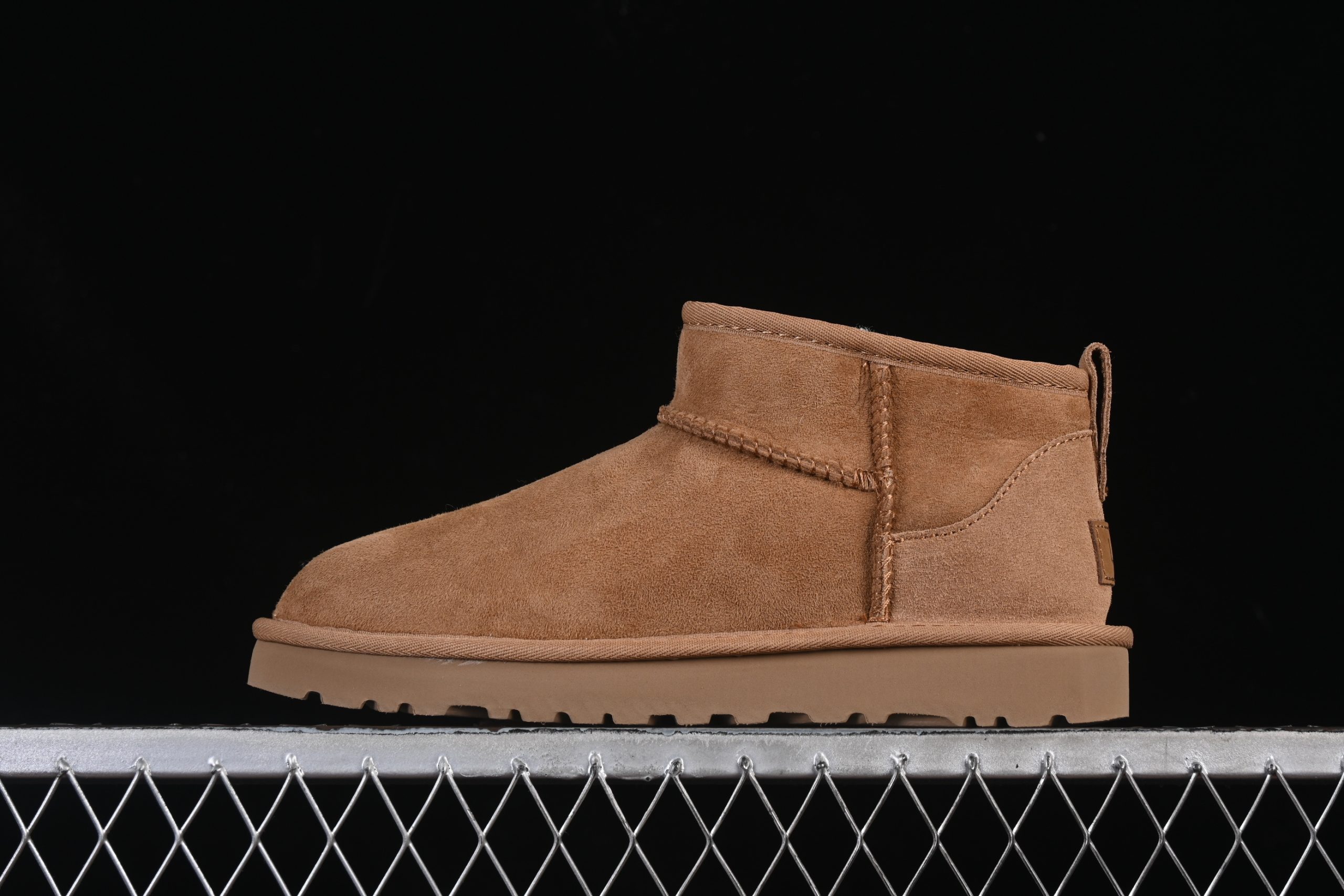 UGG Classic Ultra Mini Chestnut - immagine 2