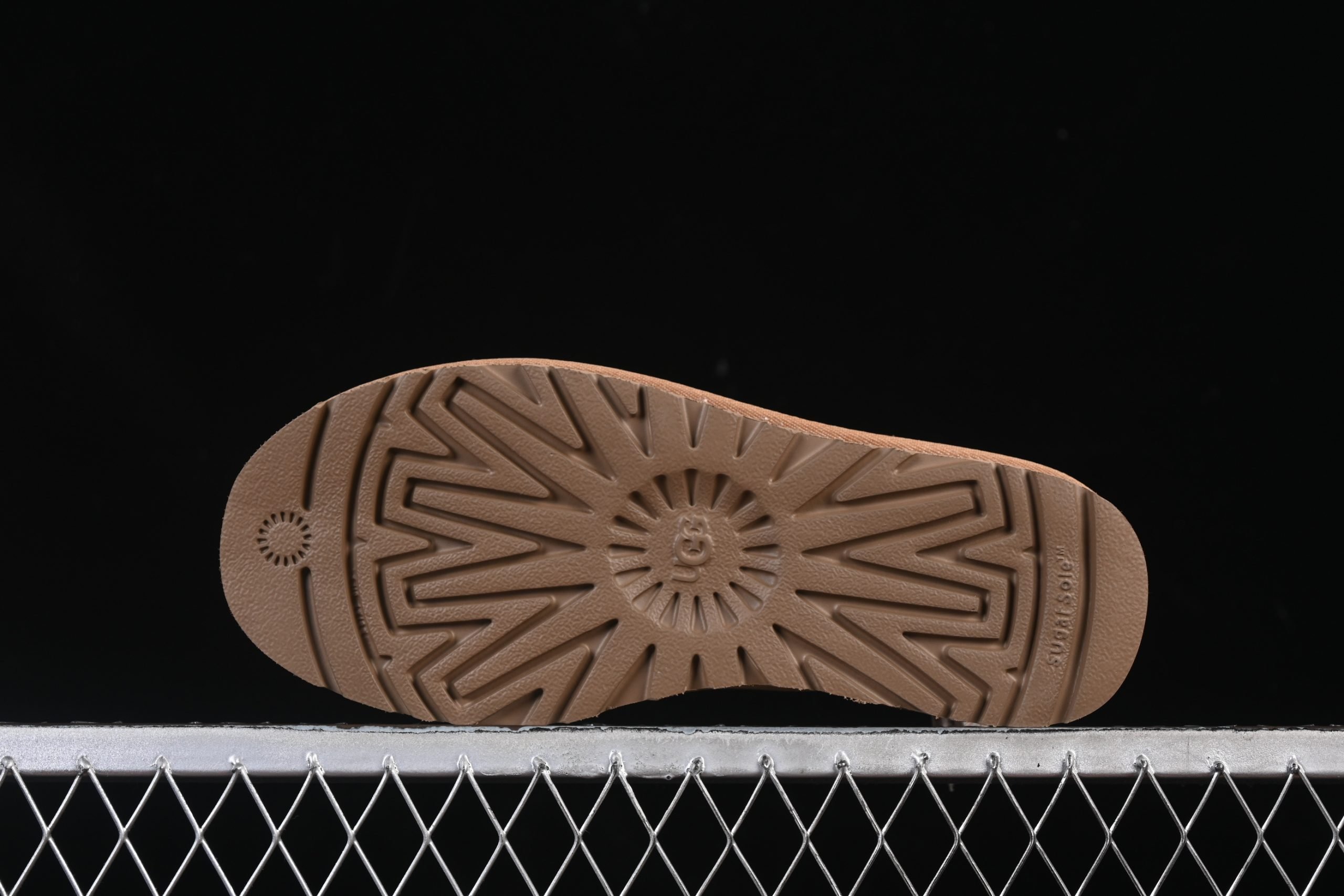 UGG Classic Ultra Mini Chestnut - immagine 3