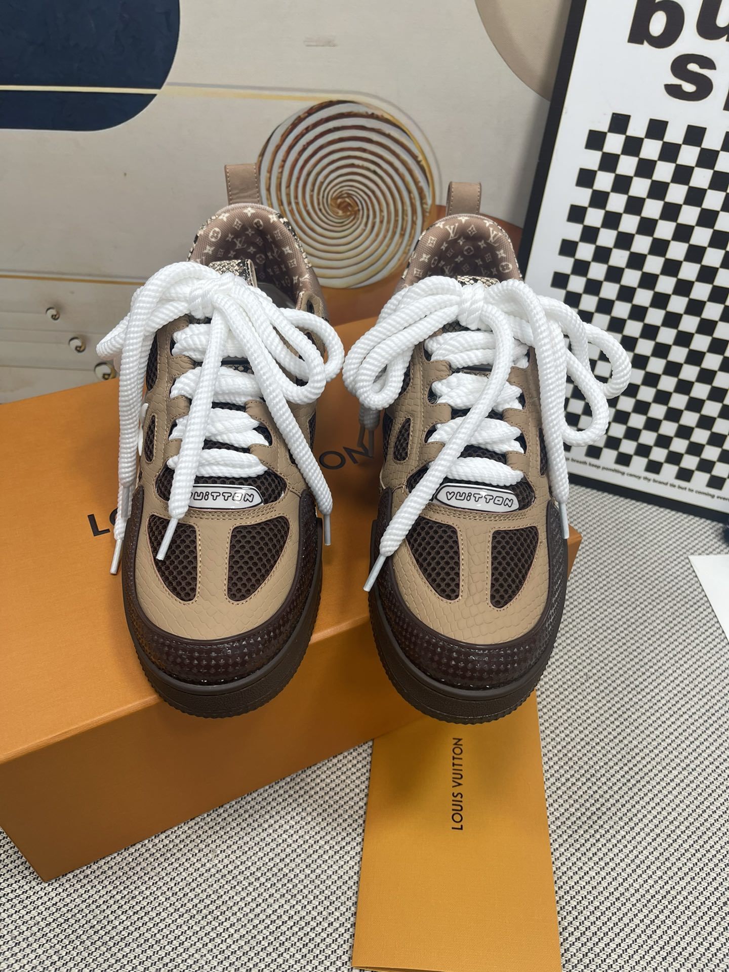 LV Skate Brown Snakeskin - immagine 2