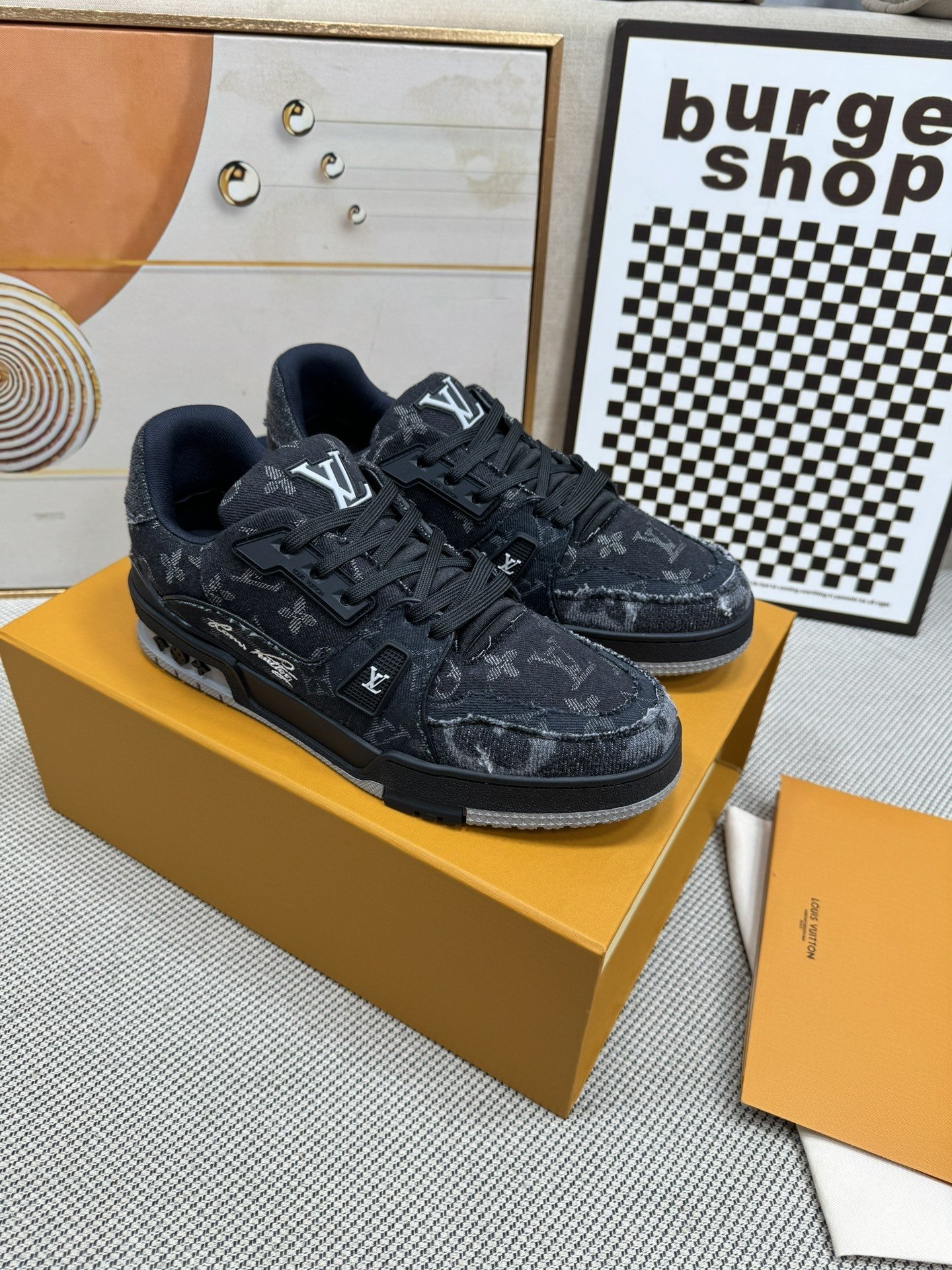 LV Trainer Black Monogram Denim - immagine 2