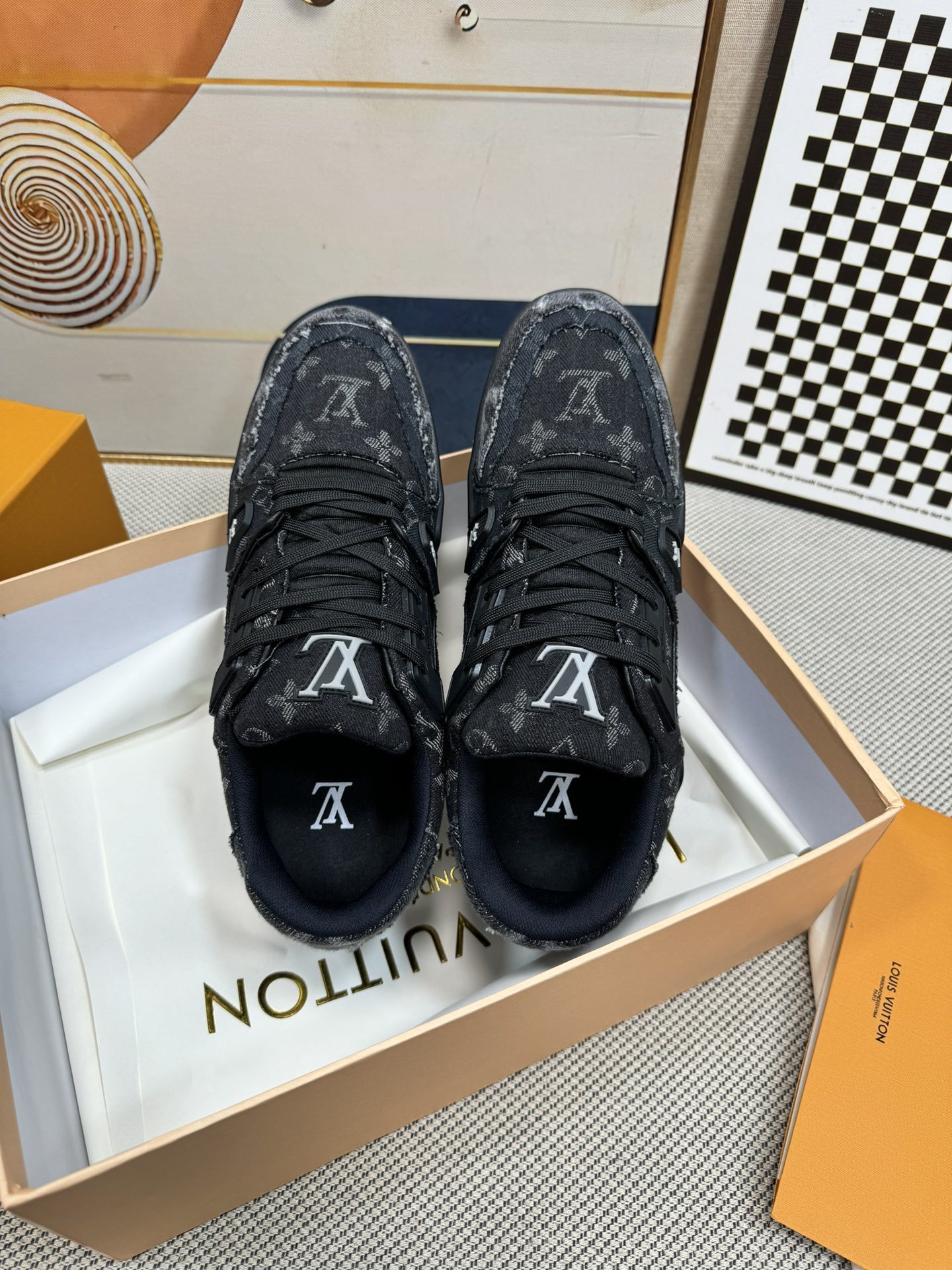 LV Trainer Black Monogram Denim - immagine 3