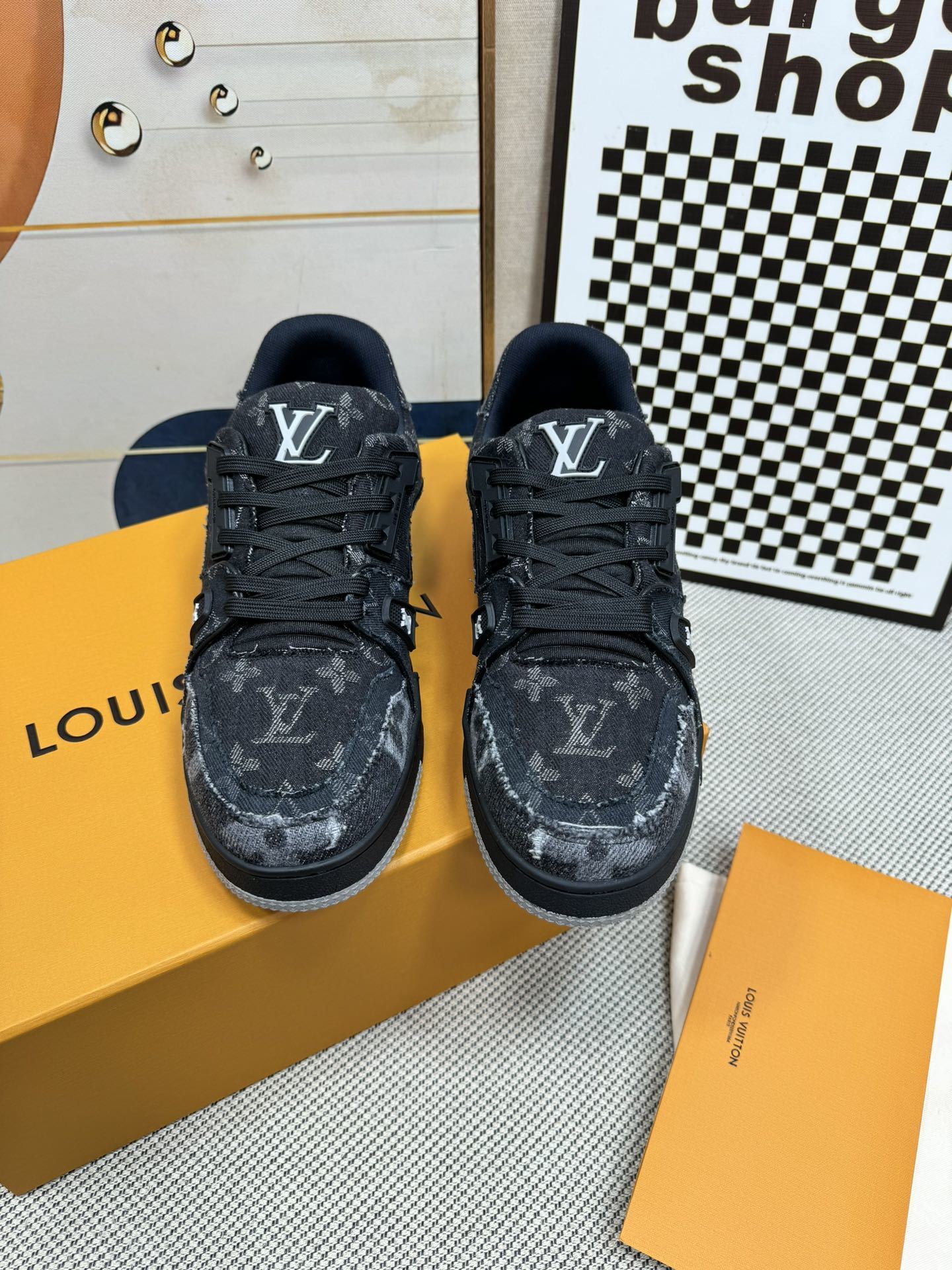 LV Trainer Black Monogram Denim - immagine 4