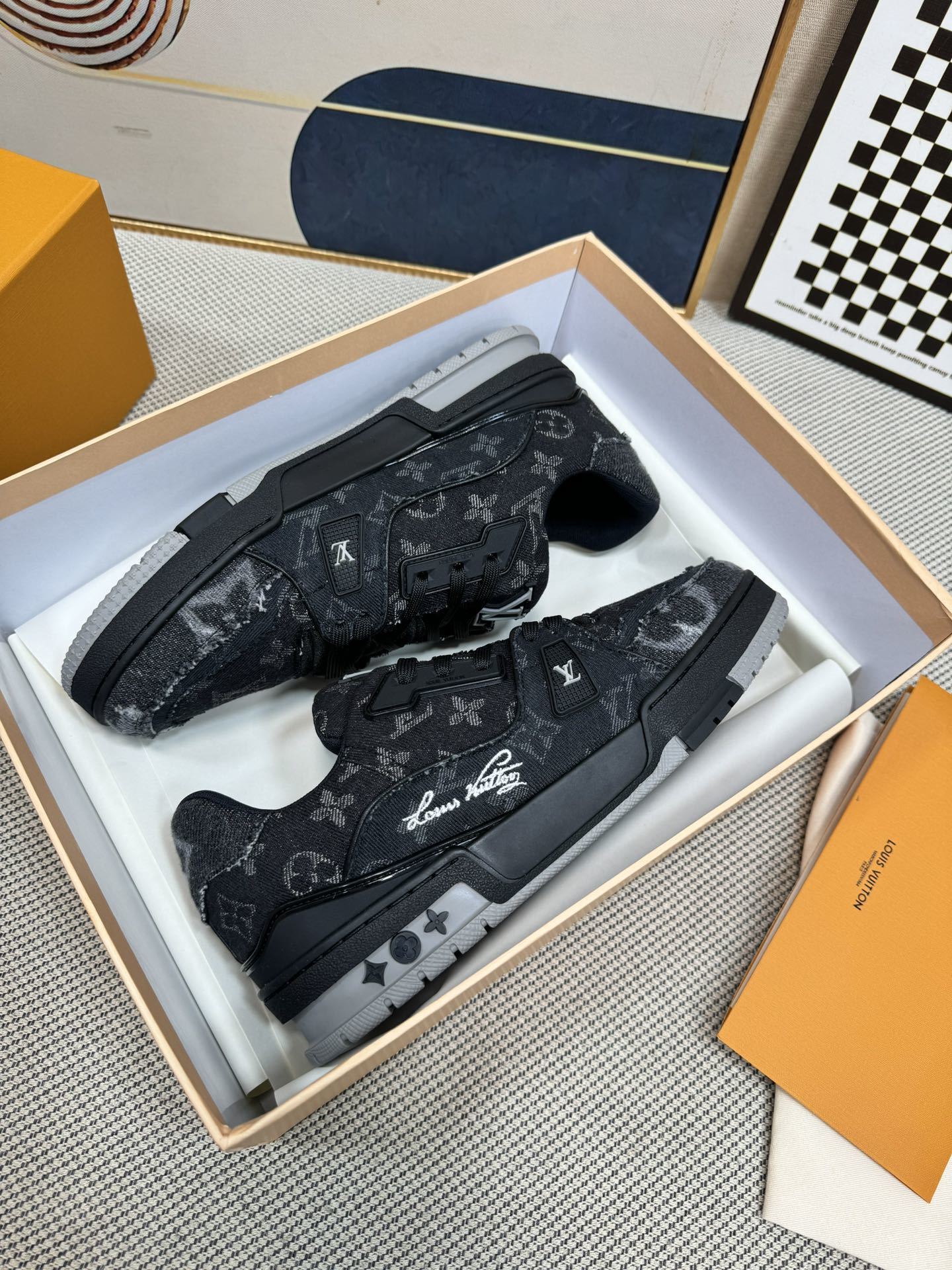 LV Trainer Black Monogram Denim - immagine 7