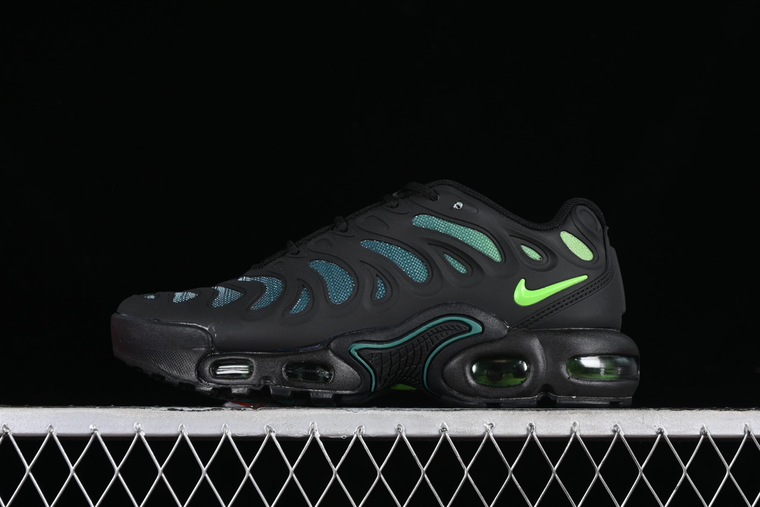Nike Air Max Plus Drift TN 1 Black Volt - immagine 2