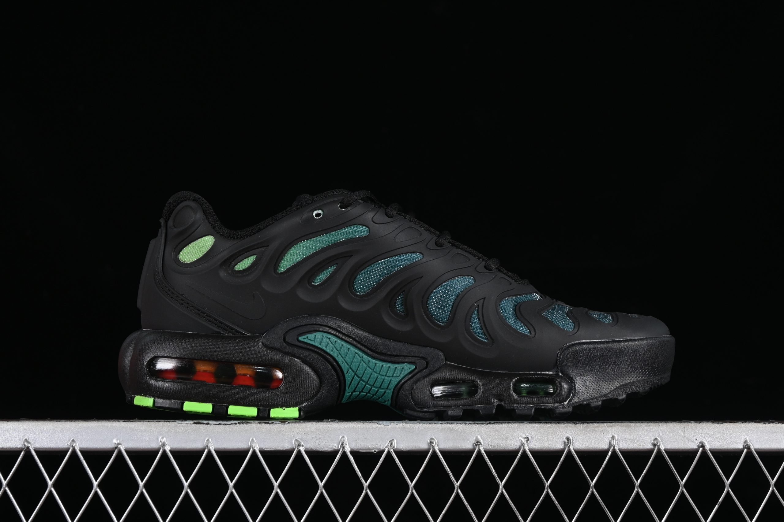 Nike Air Max Plus Drift TN 1 Black Volt - immagine 3