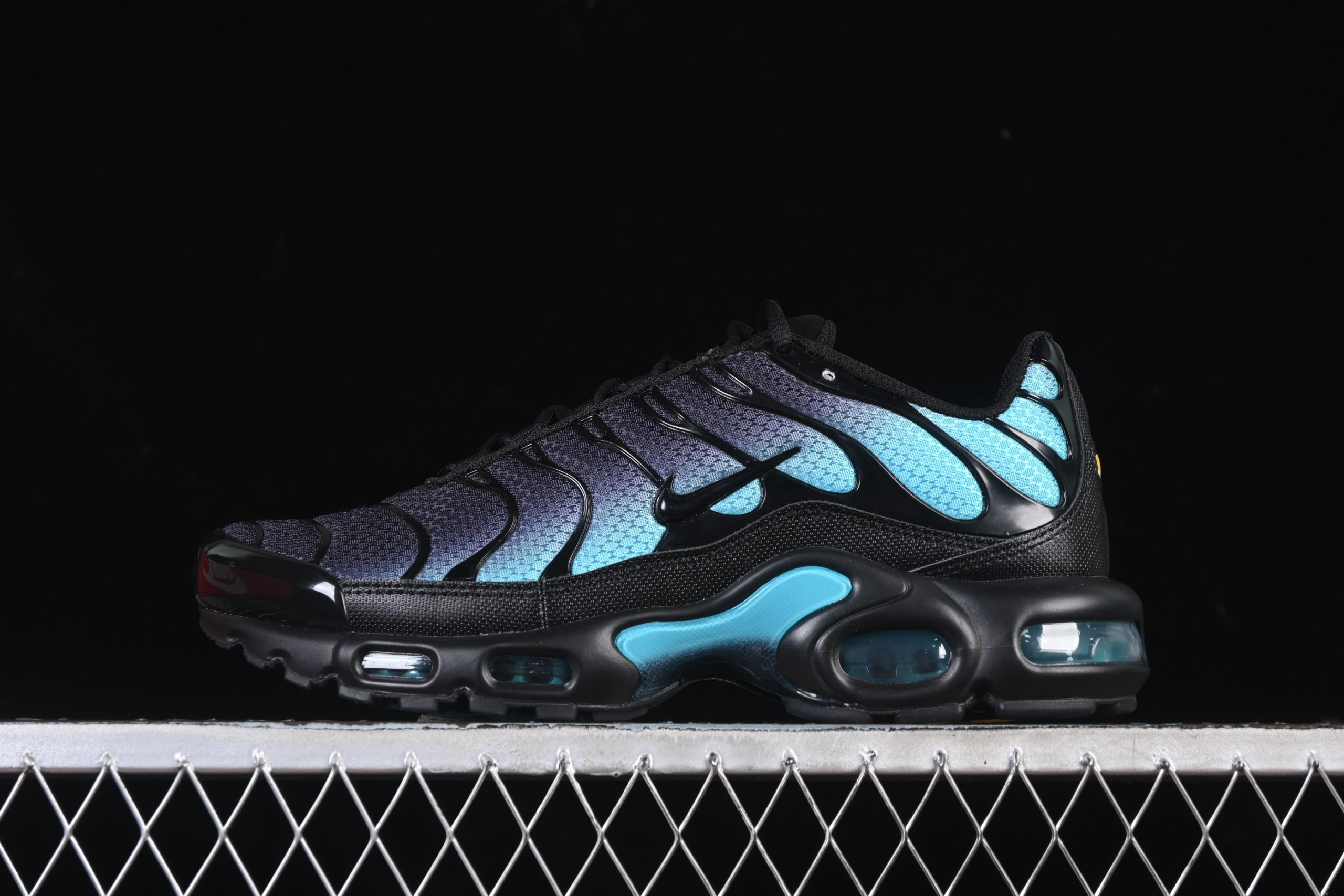 Nike Air Max Plus TN 1 Black Aurora Green - immagine 2