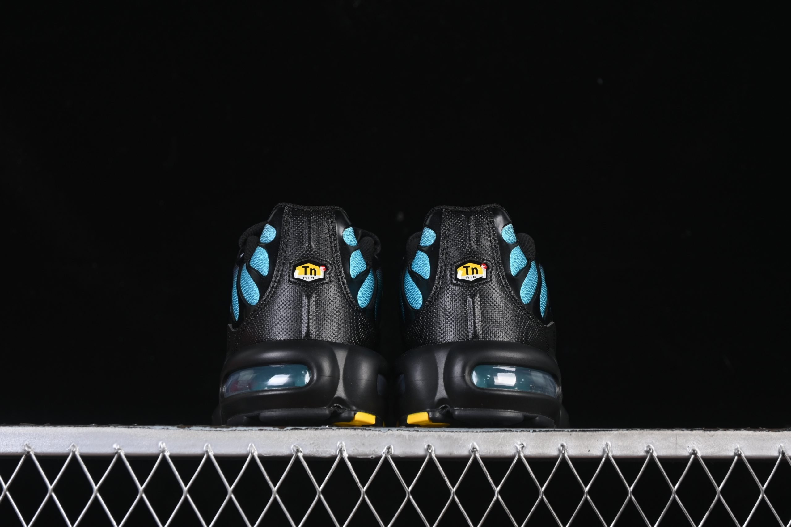 Nike Air Max Plus TN 1 Black Aurora Green - immagine 4