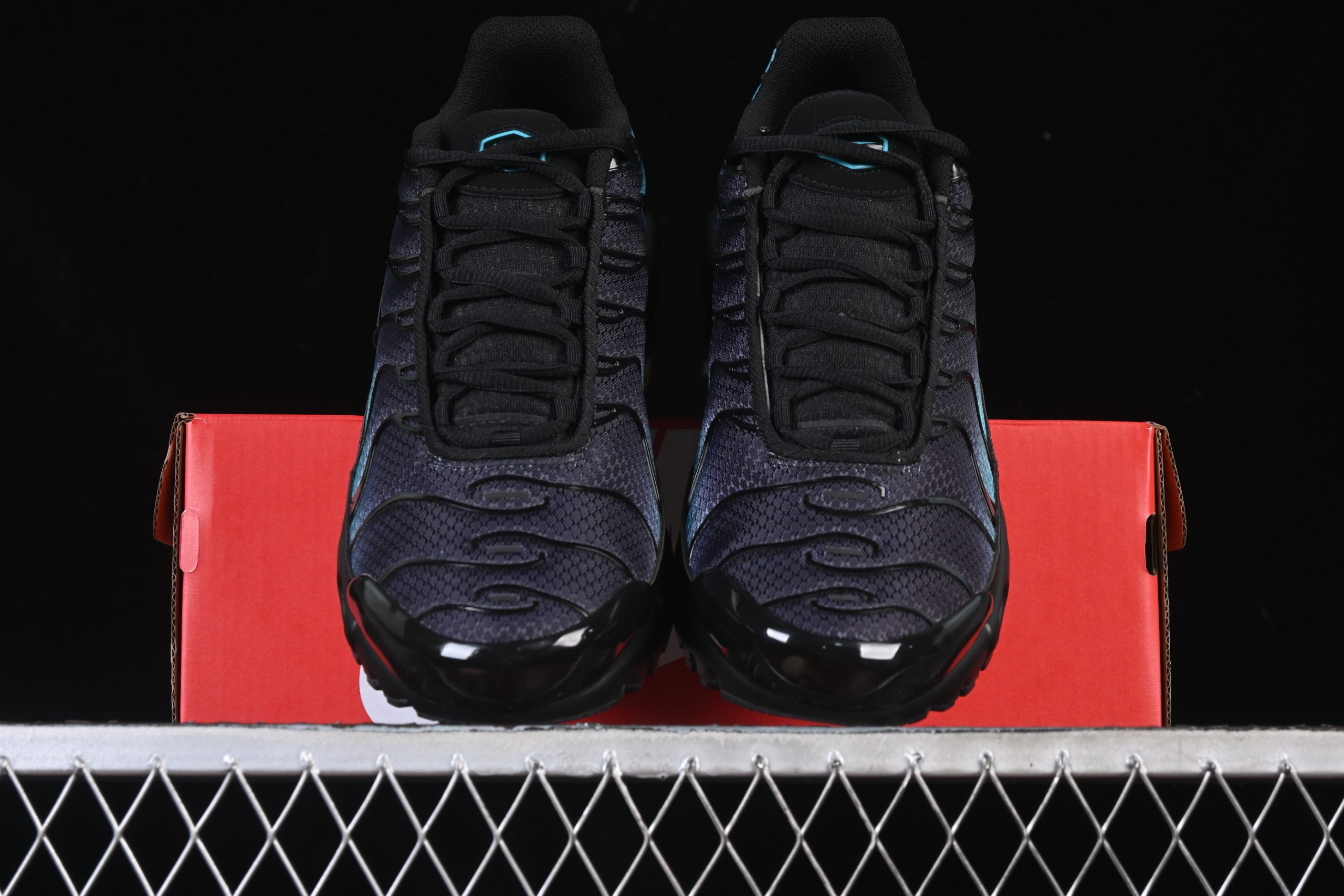 Nike Air Max Plus TN 1 Black Aurora Green - immagine 5