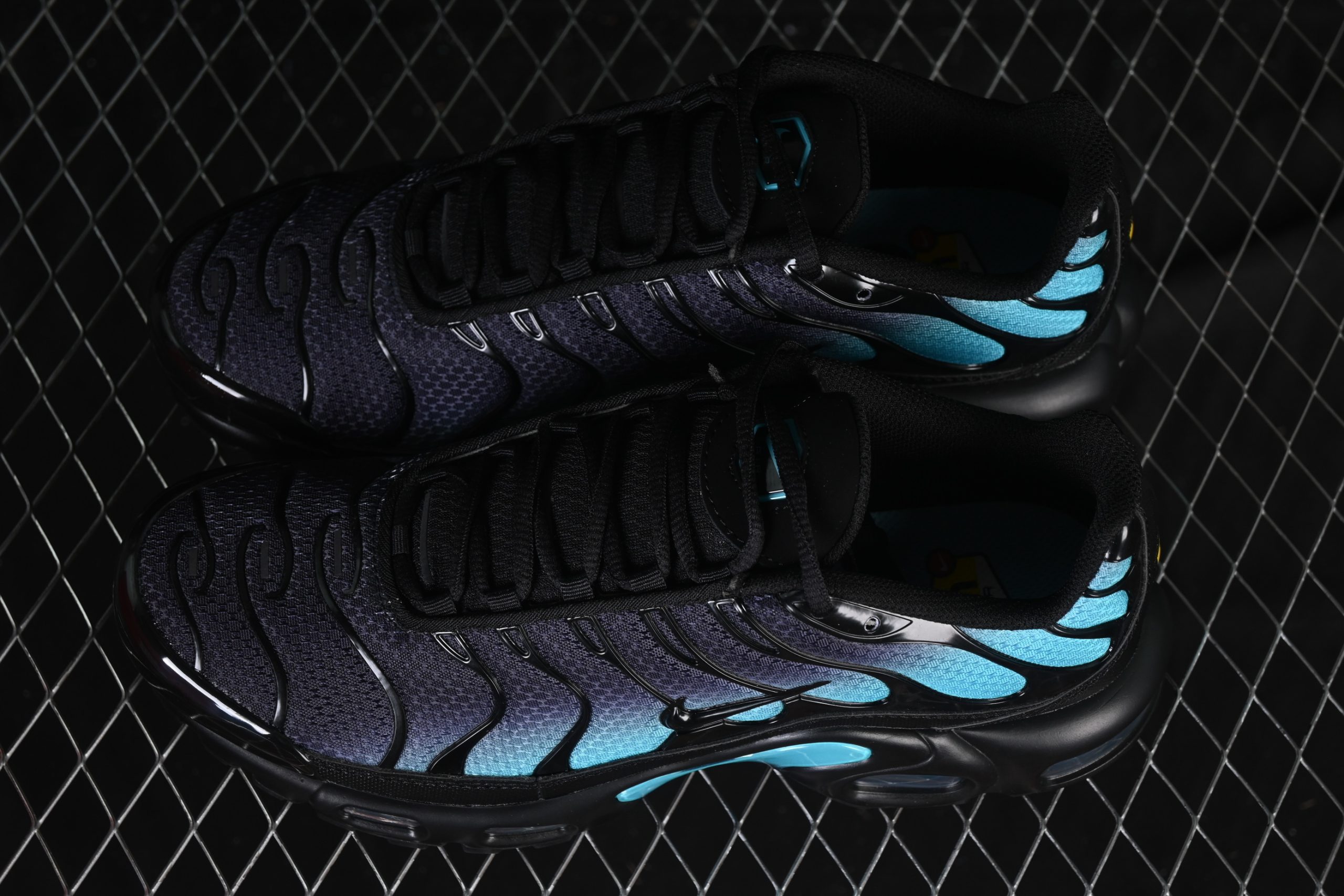 Nike Air Max Plus TN 1 Black Aurora Green - immagine 6