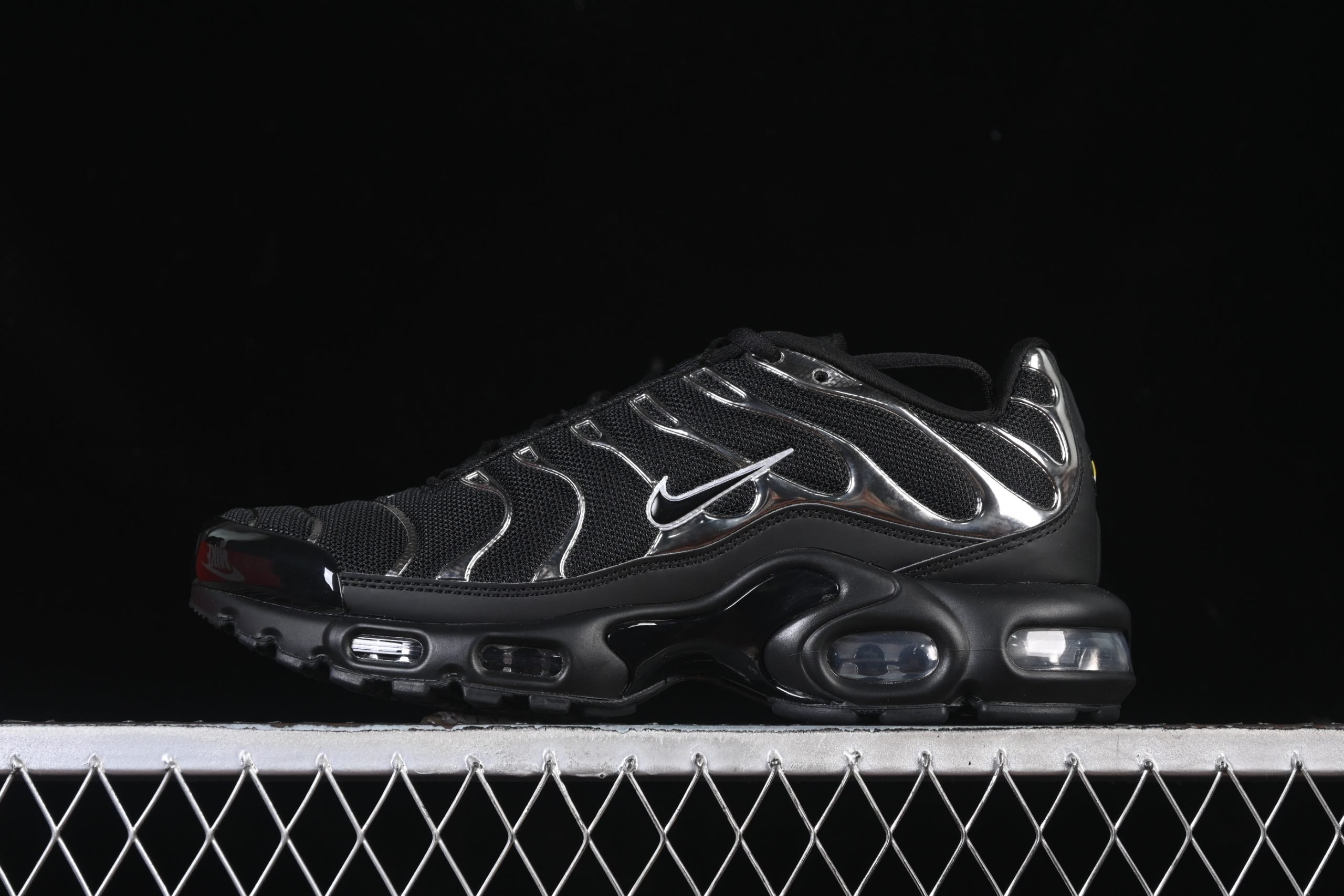 Nike Air Max Plus TN 1 Black Metallic Silver - immagine 2