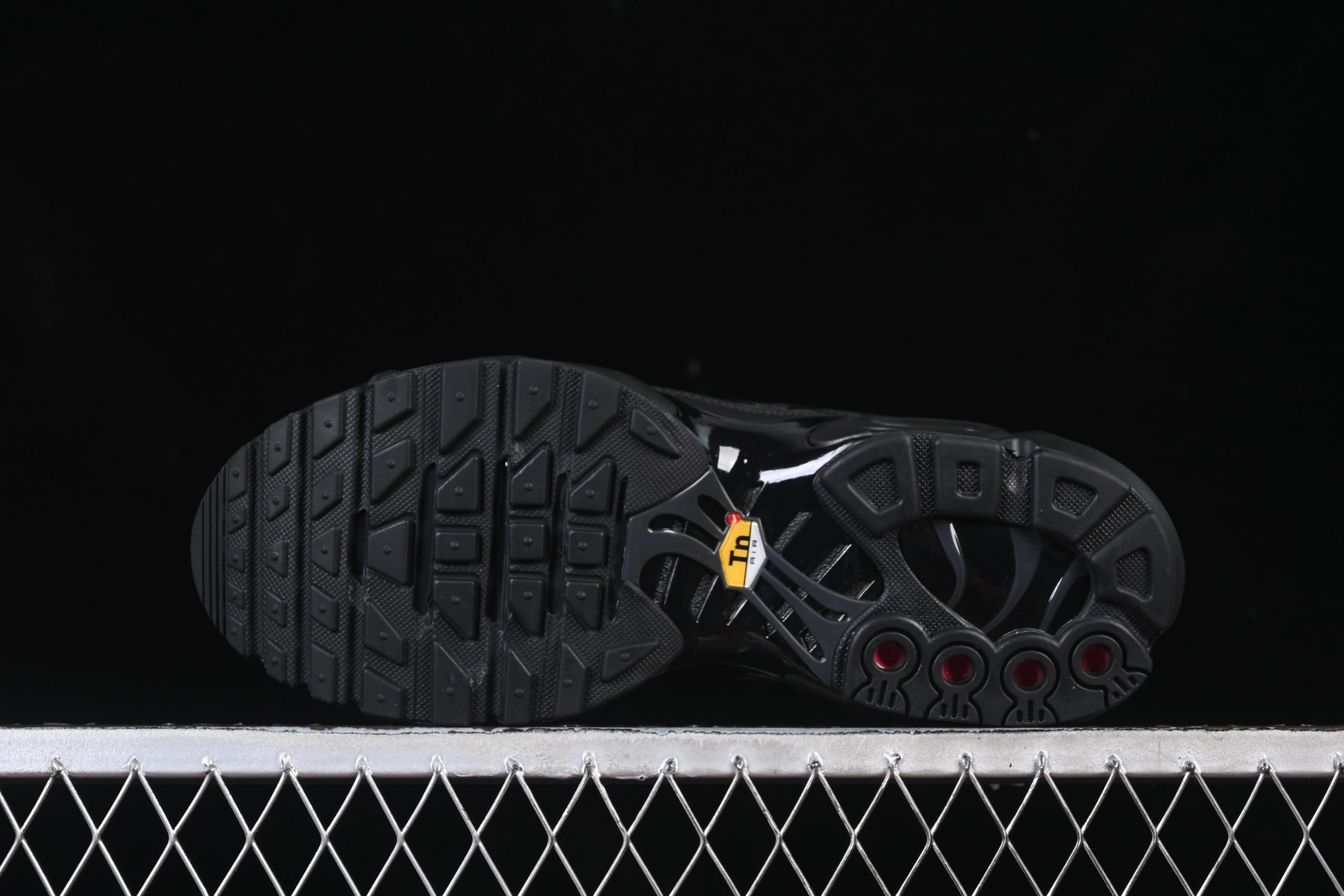 Nike Air Max Plus TN 1 Black Metallic Silver - immagine 3
