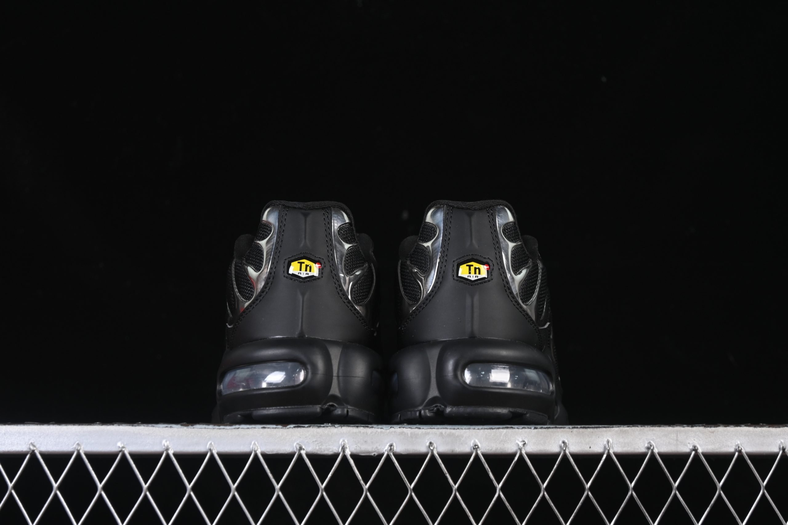 Nike Air Max Plus TN 1 Black Metallic Silver - immagine 4