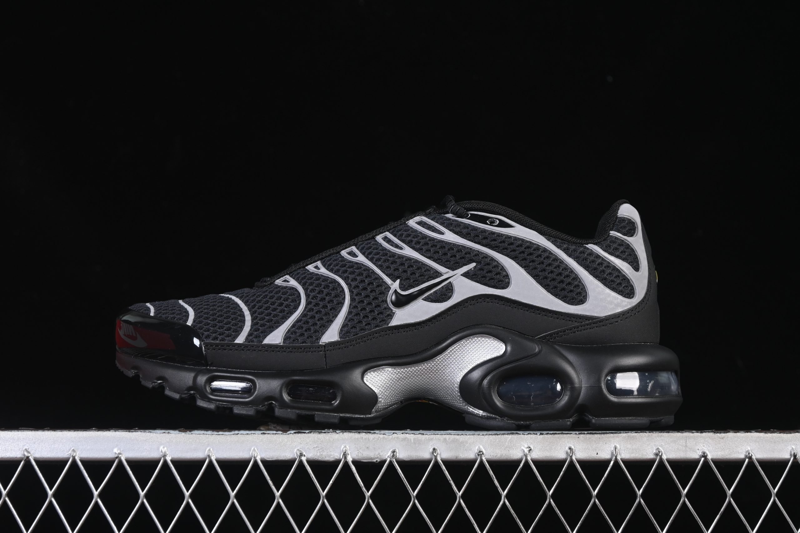 Nike Air Max Plus TN 1 Black Reflective Silver - immagine 2