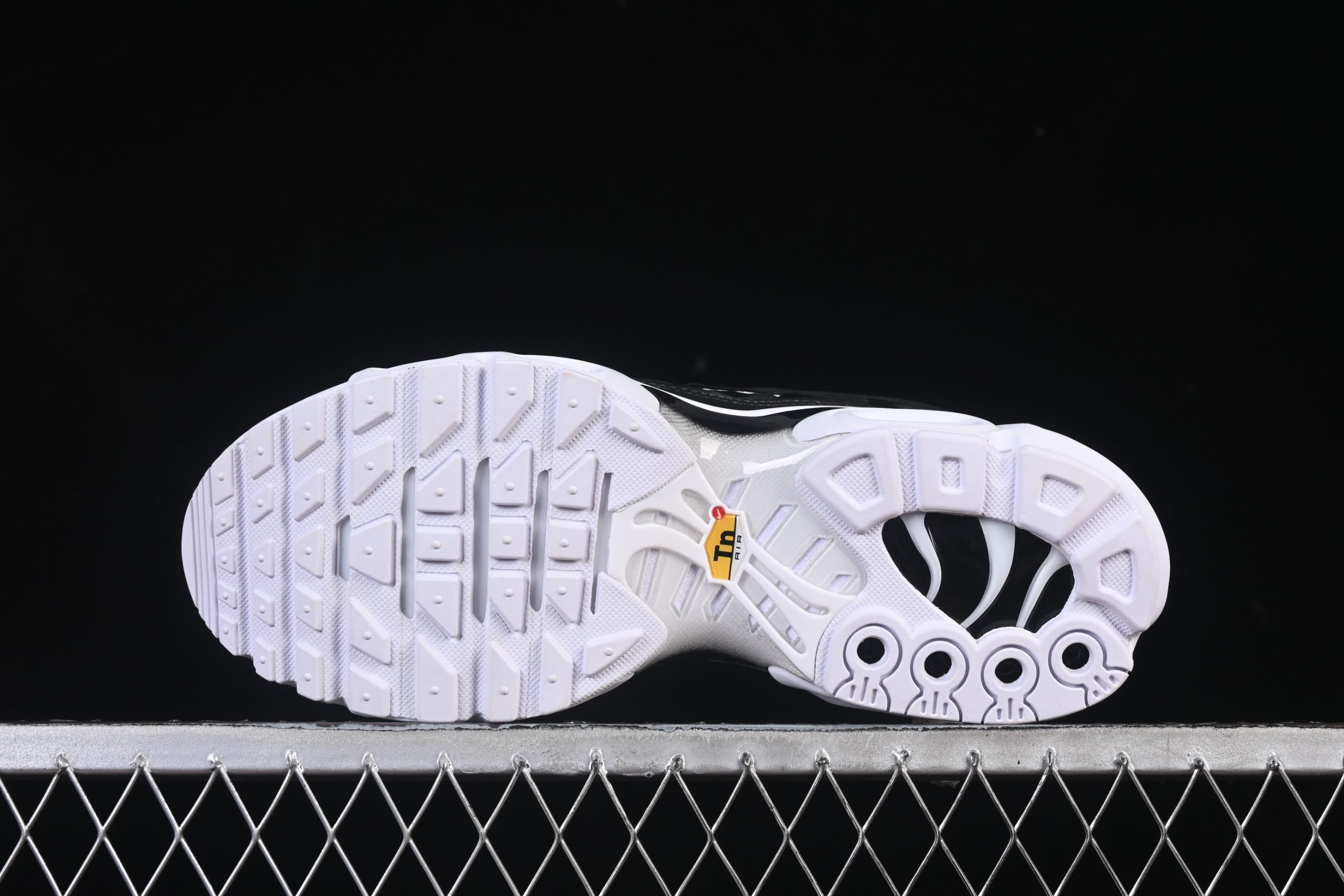 Nike Air Max Plus TN 1 Black White - immagine 3