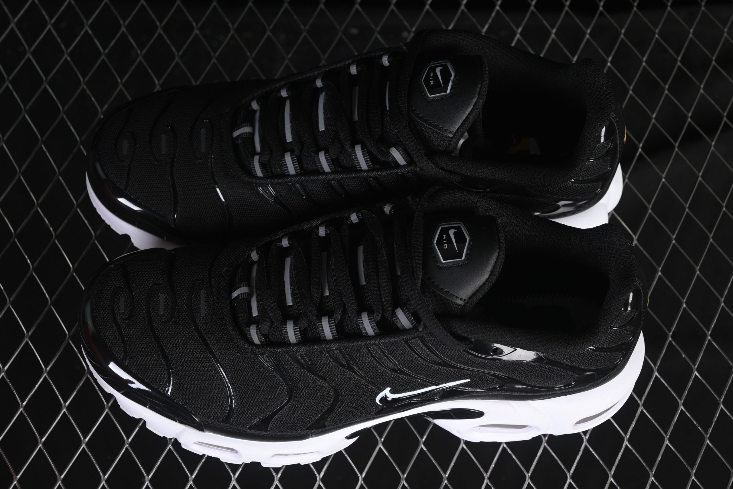 Nike Air Max Plus TN 1 Black White - immagine 6