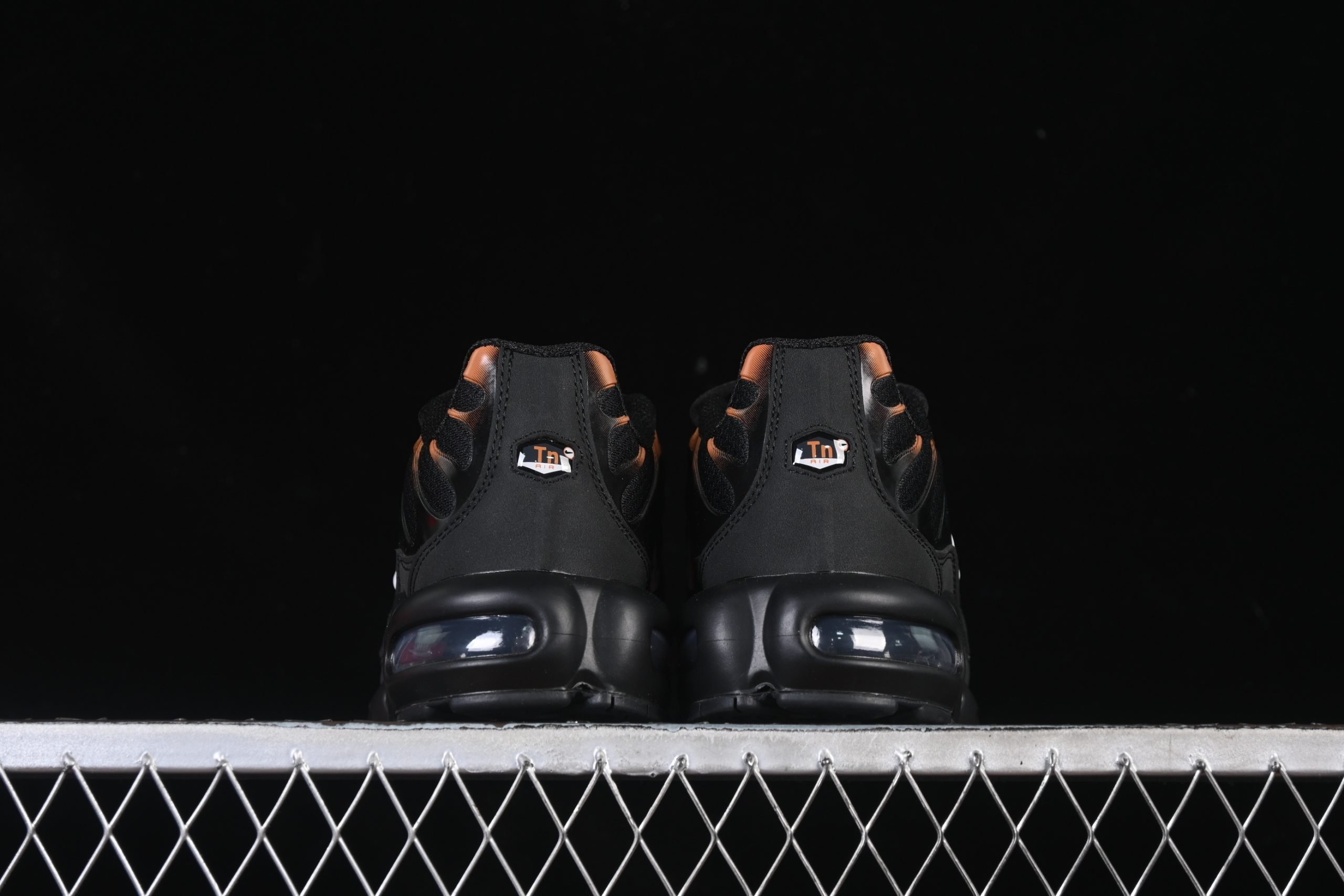Nike Air Max Plus TN 1 Dark Obsidian Monarch - immagine 4