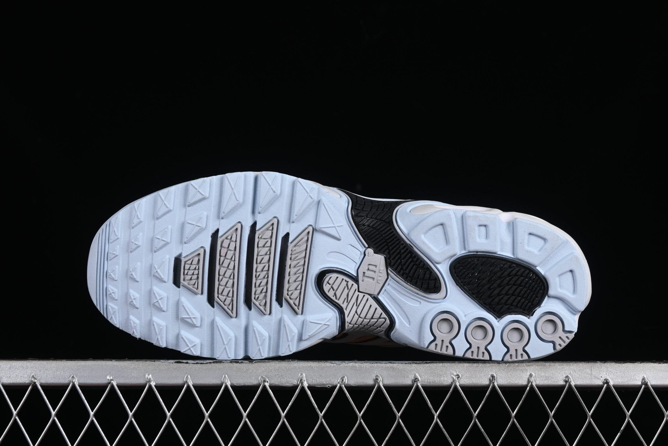 Nike Air Max Plus Drift TN 1 "Grey Sunset" - immagine 3