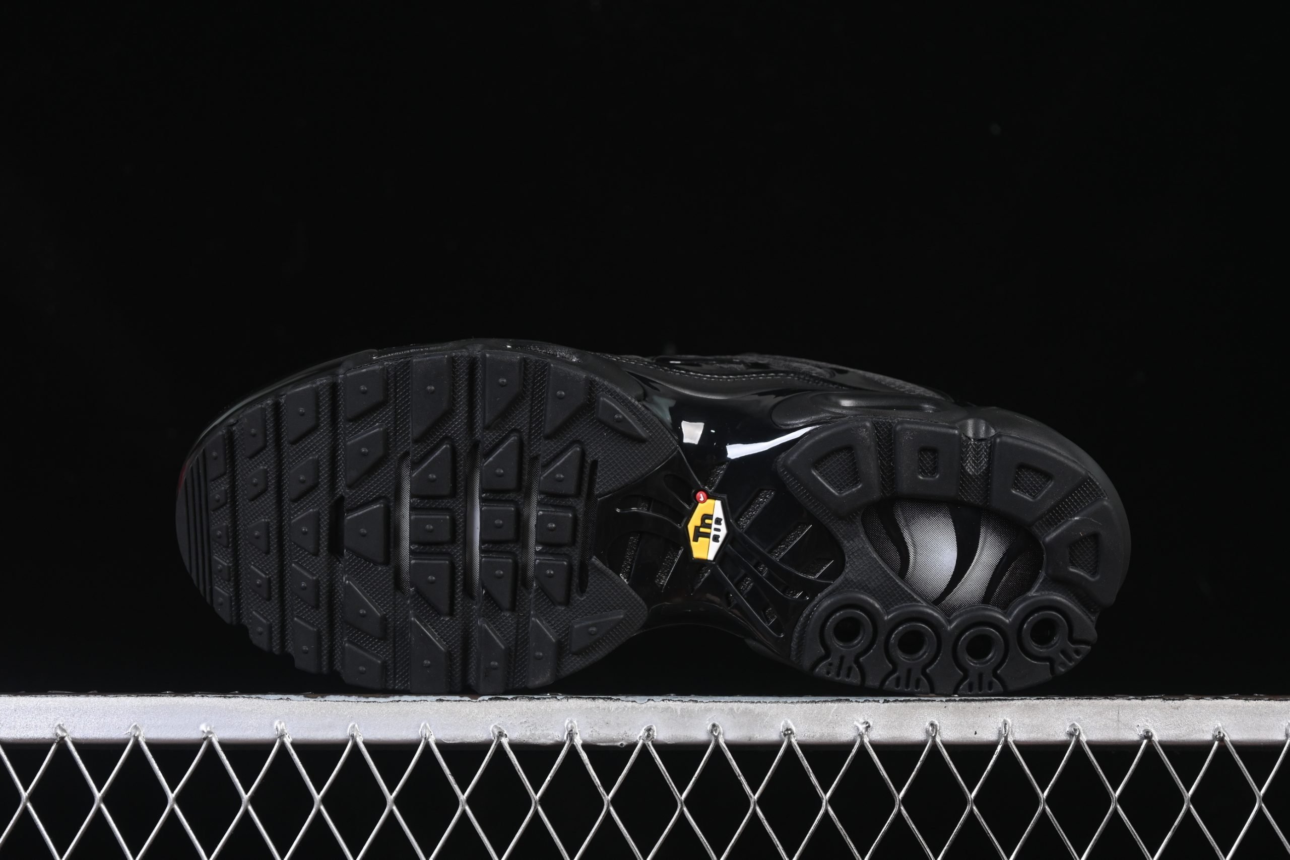 Nike Air Max Plus TN Triple Black - immagine 3