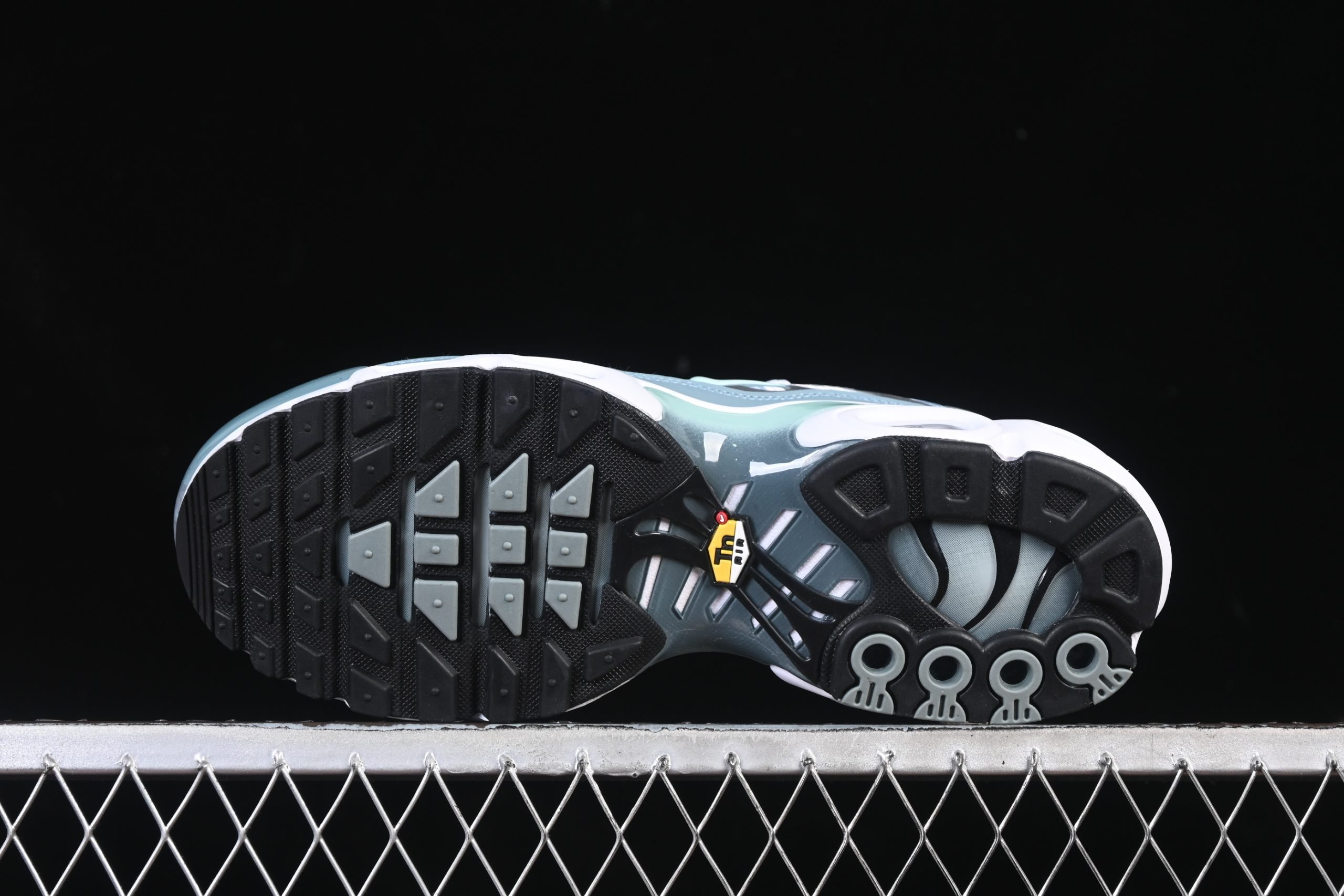Nike Air Max Plus TN 1 Waterways - immagine 3