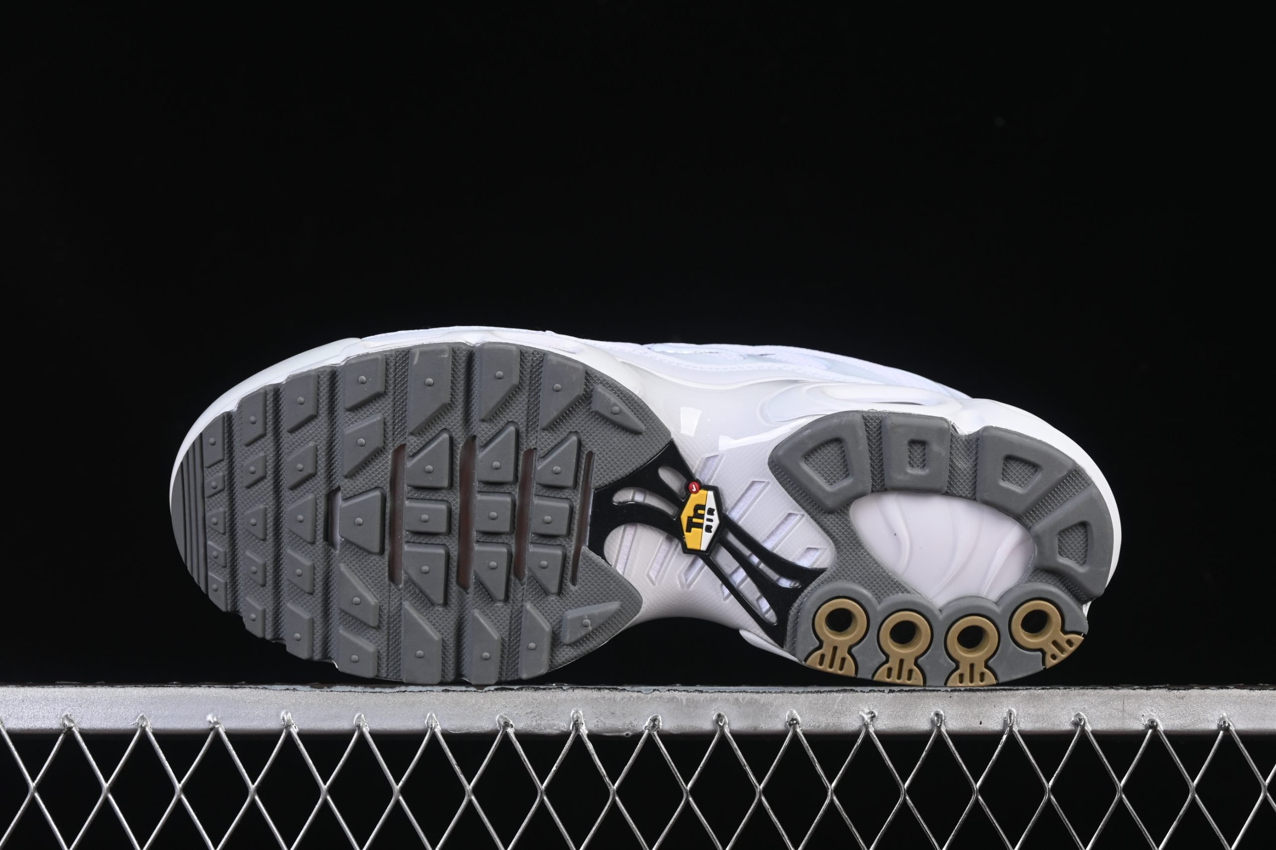 Nike Air Max Plus TN 1 Triple White - immagine 3