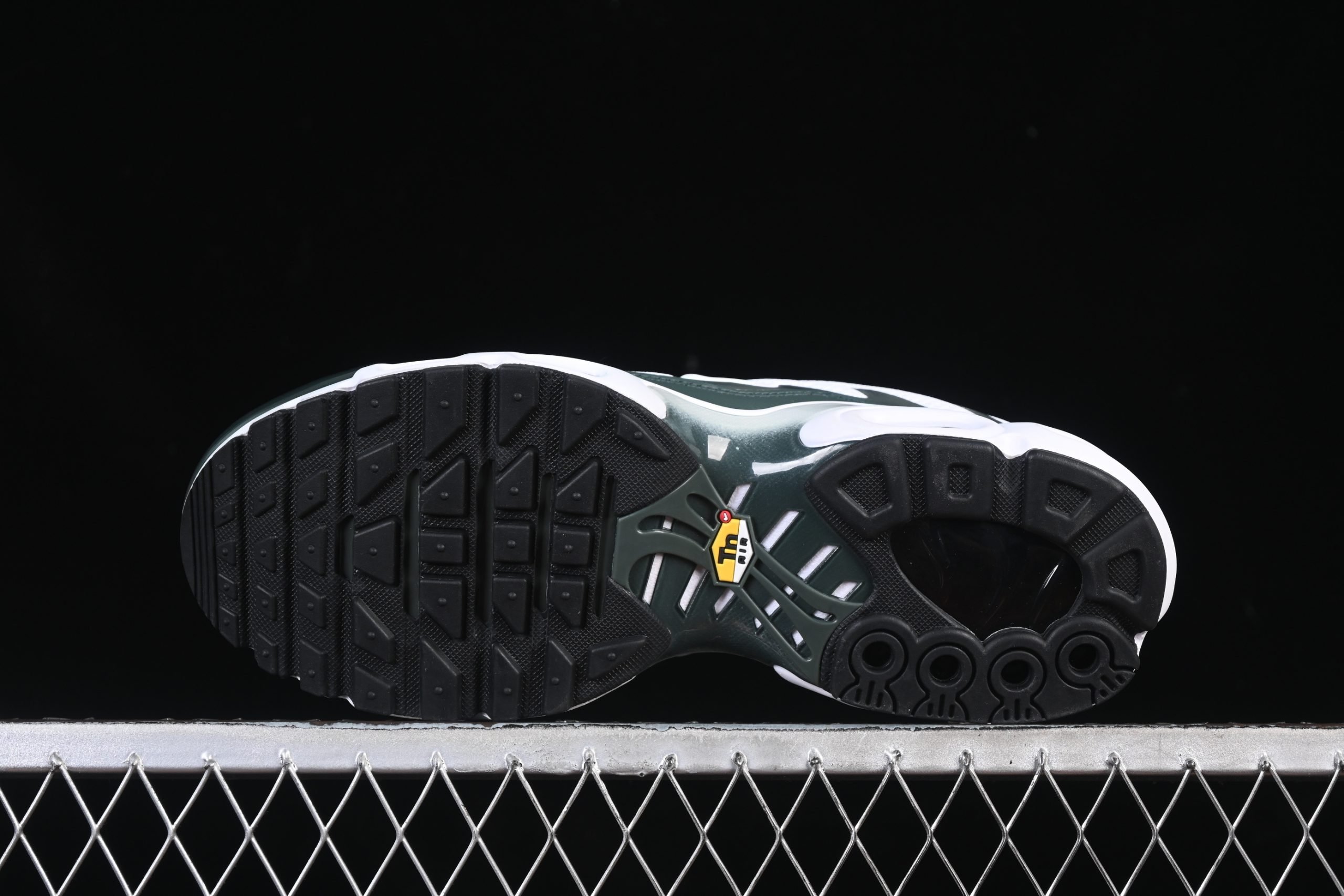 Nike Air Max Plus TN 1 White Vintage Green - immagine 3