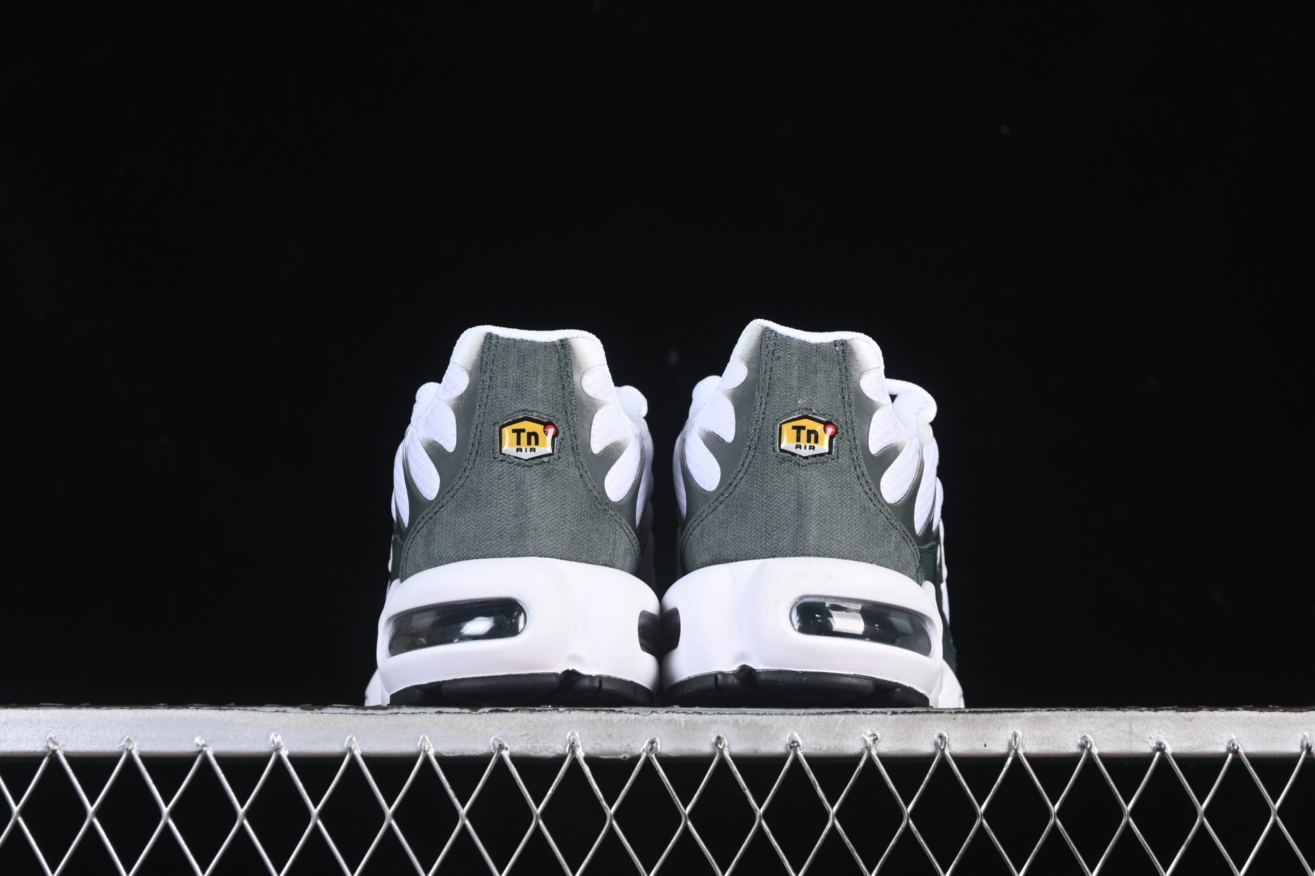 Nike Air Max Plus TN 1 White Vintage Green - immagine 4