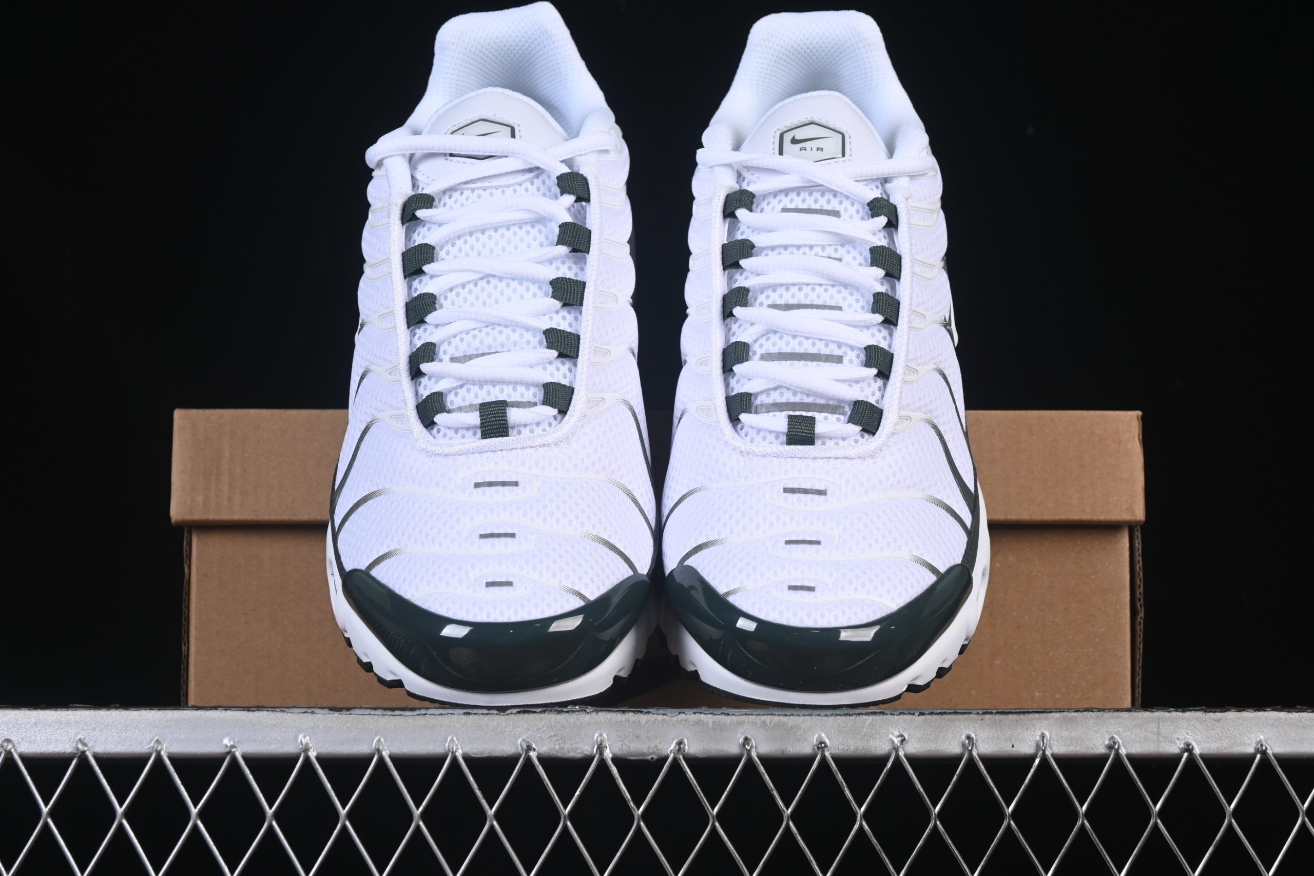 Nike Air Max Plus TN 1 White Vintage Green - immagine 5