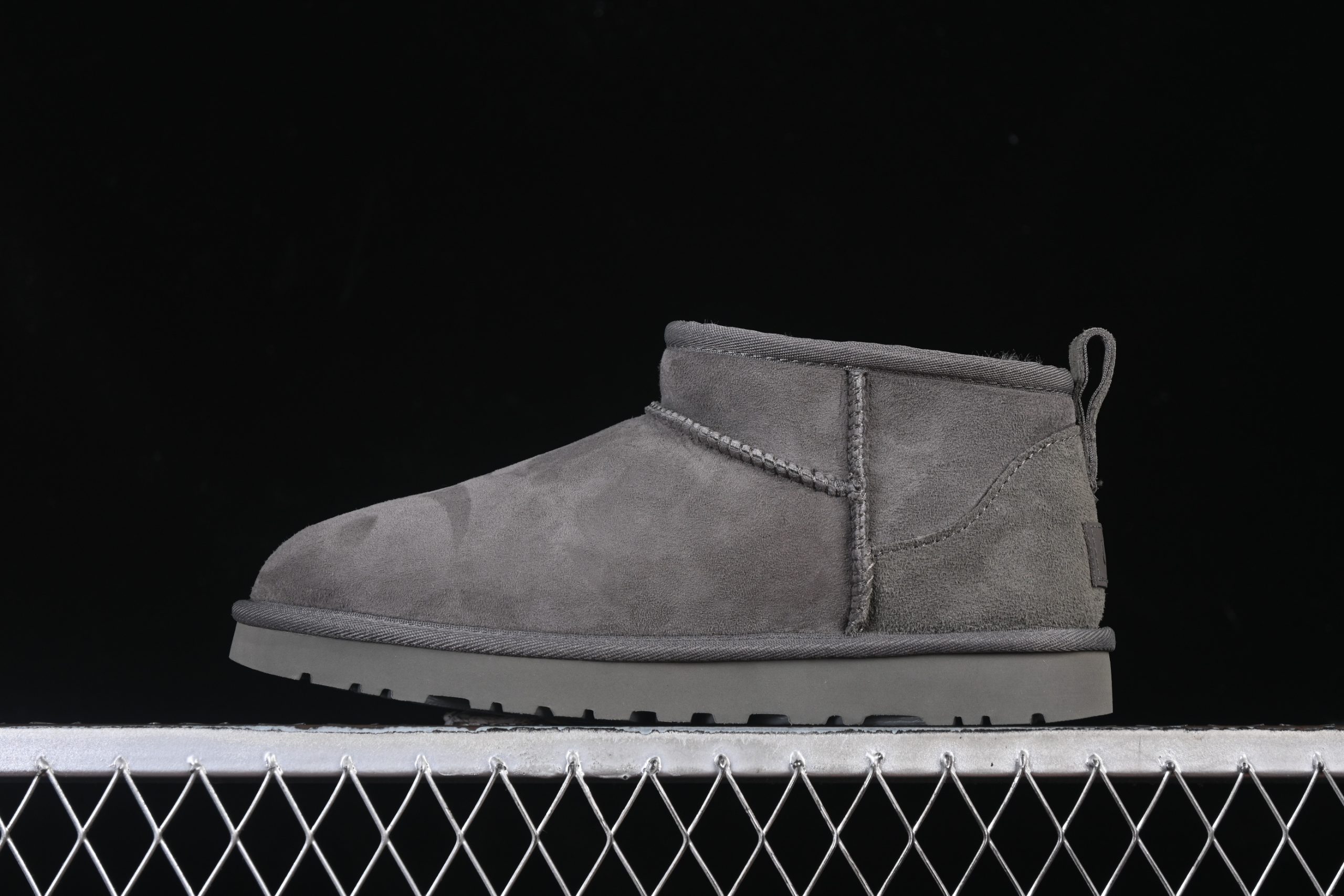 UGG Classic Ultra Mini Grey - immagine 2