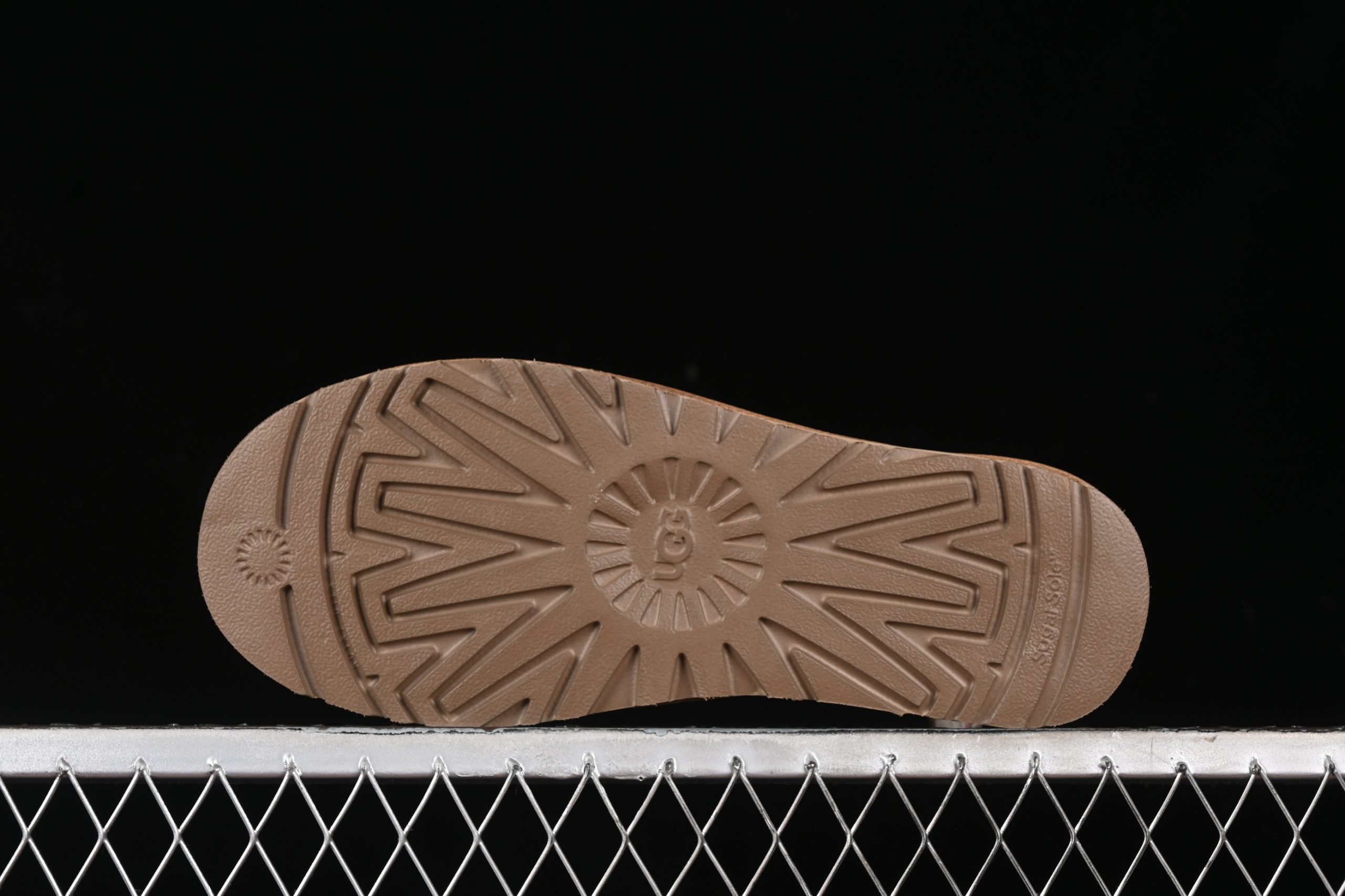 UGG Classic Ultra Mini II Chestnut - immagine 3