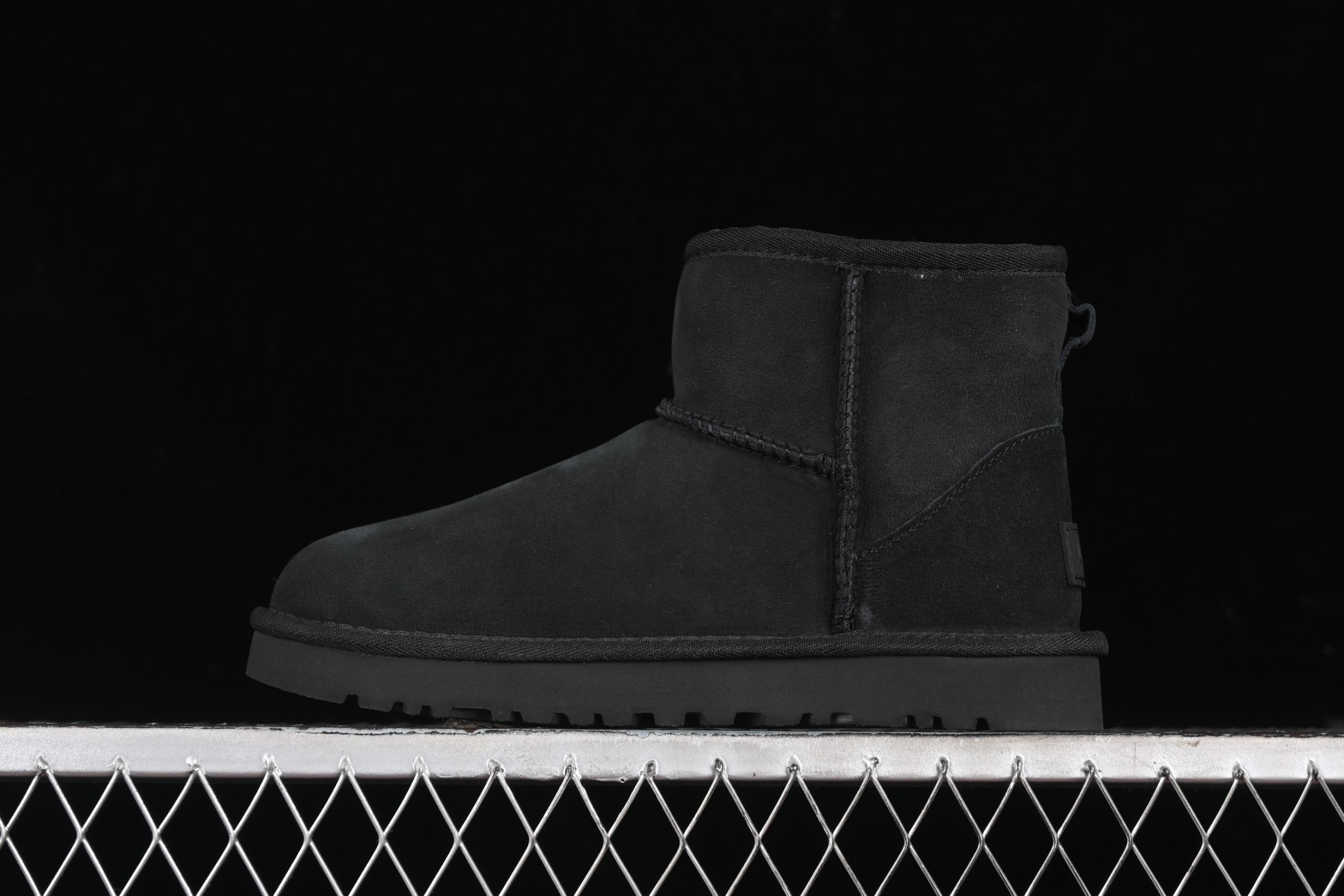 UGG Classic Ultra Mini II Triple Black - immagine 2