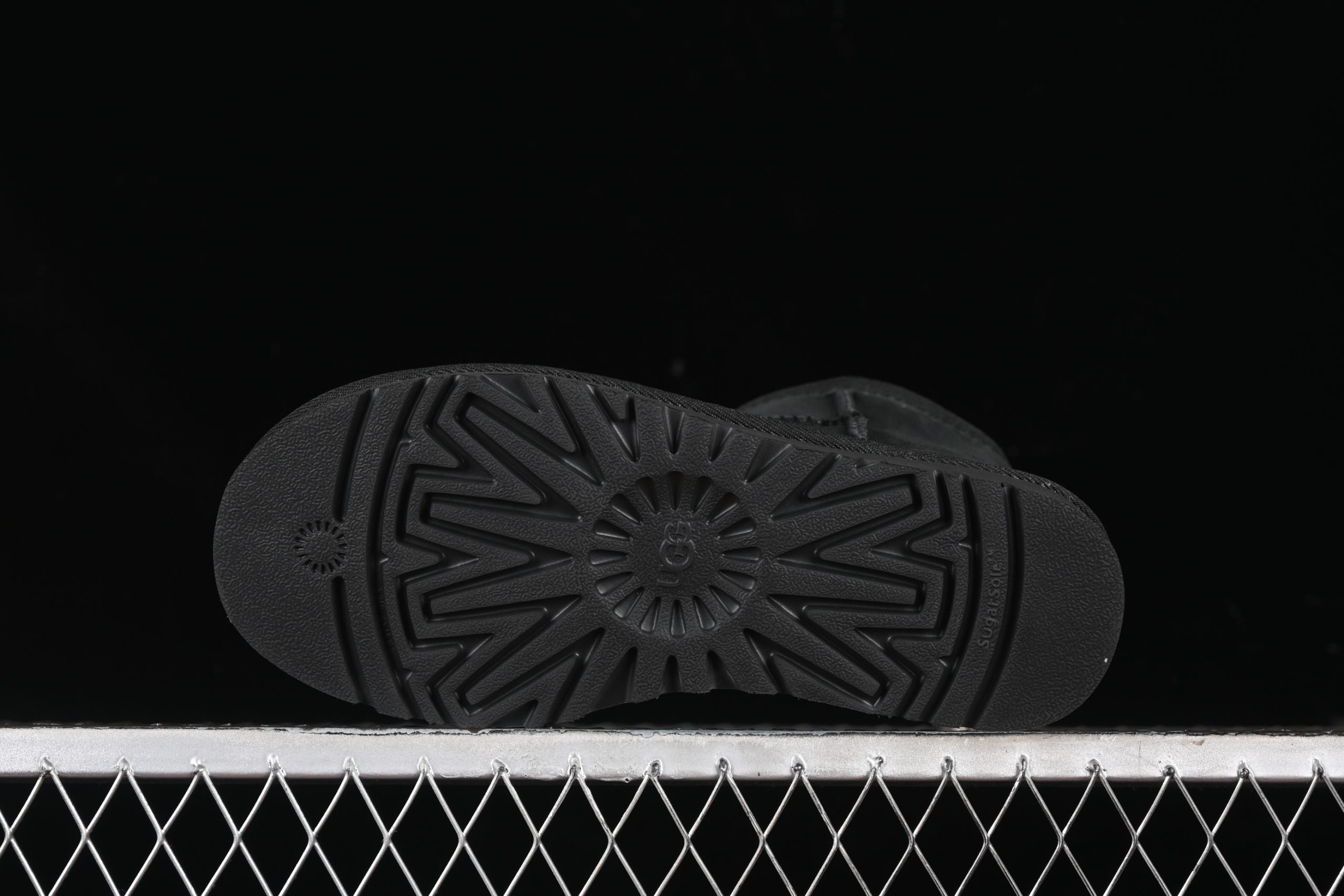 UGG Classic Ultra Mini II Triple Black - immagine 3