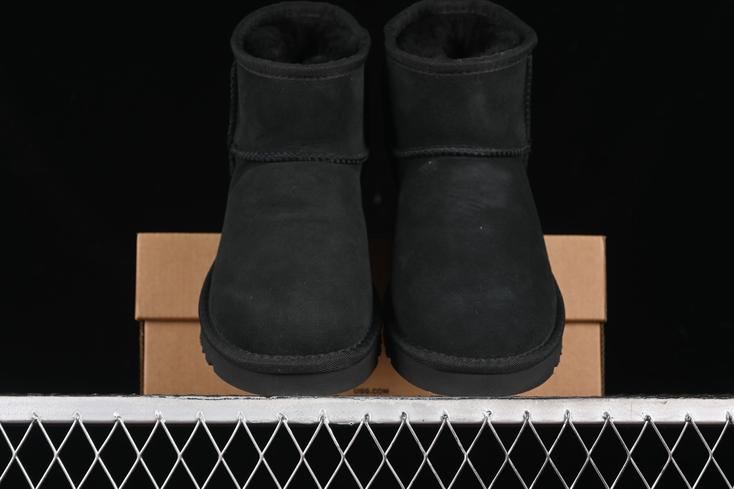 UGG Classic Ultra Mini II Triple Black - immagine 5