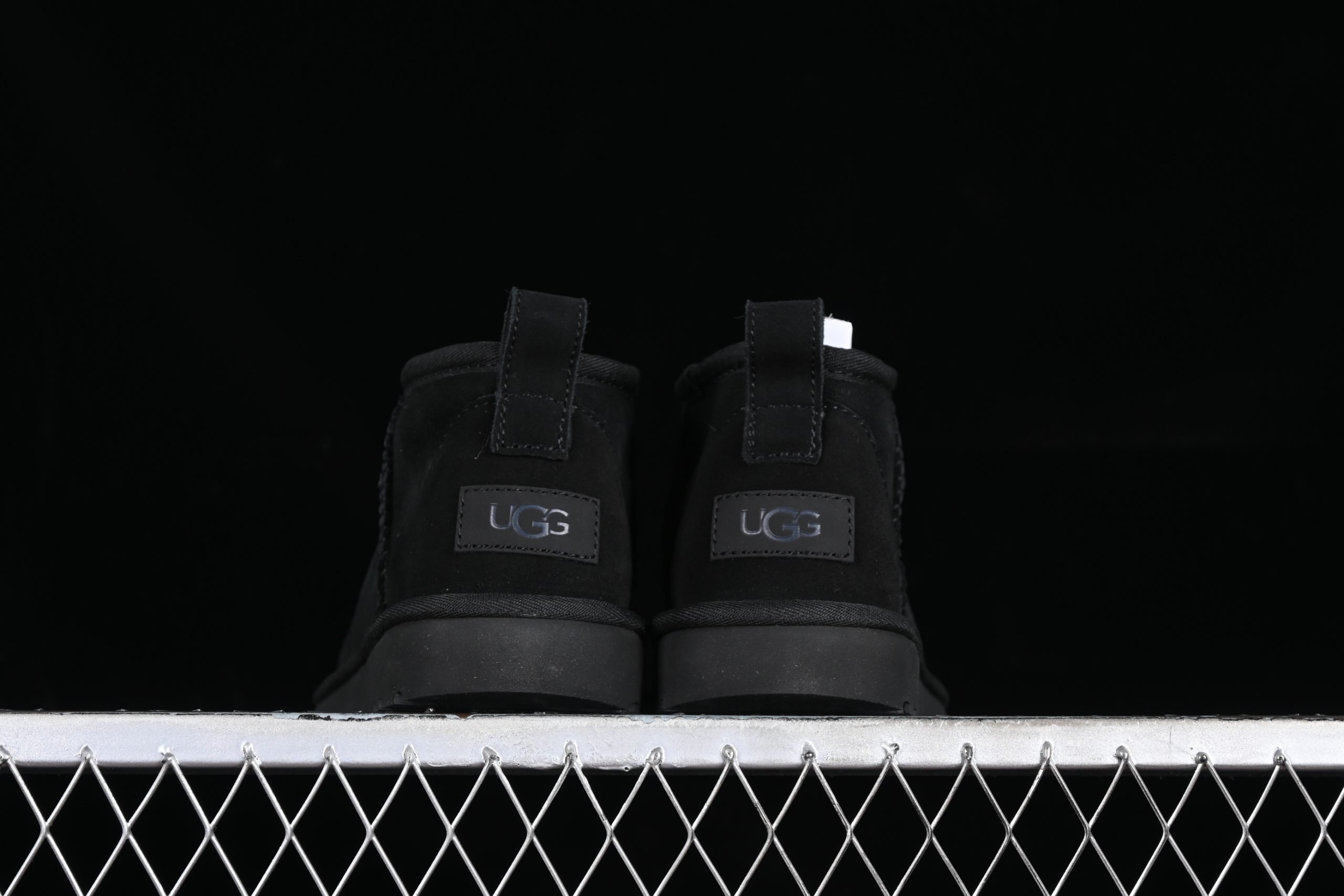 UGG Classic Ultra Mini Triple Black - immagine 4