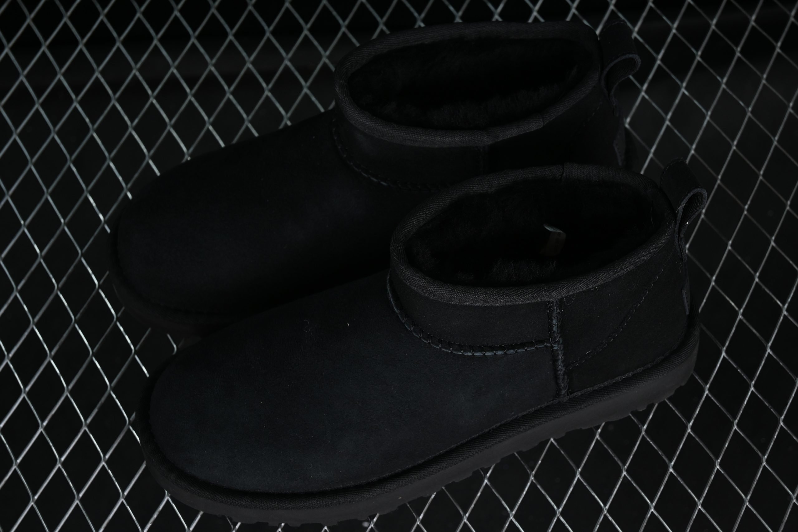 UGG Classic Ultra Mini Triple Black - immagine 6