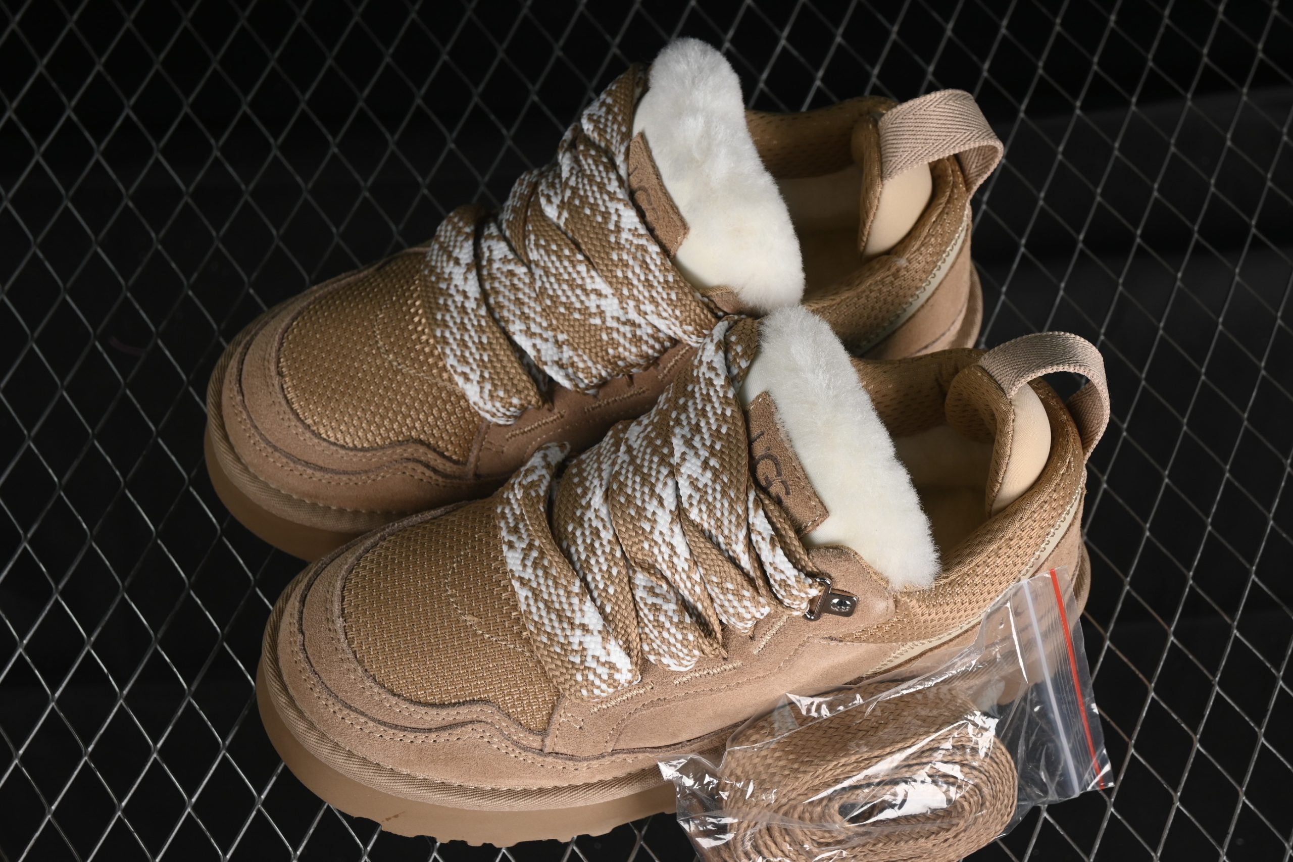 UGG Lowmel Sand - immagine 6