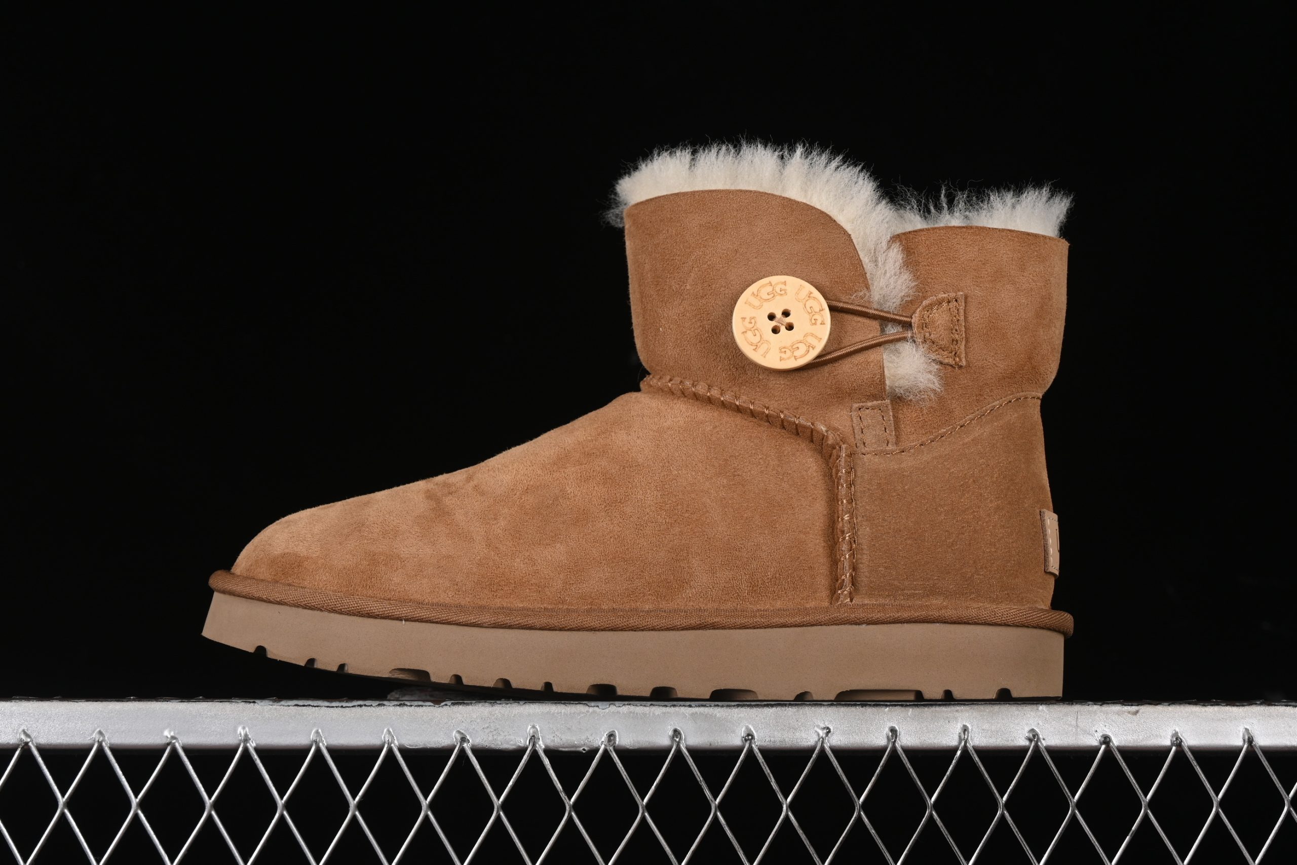 UGG Mini Bailey Button II Chestnut - immagine 2