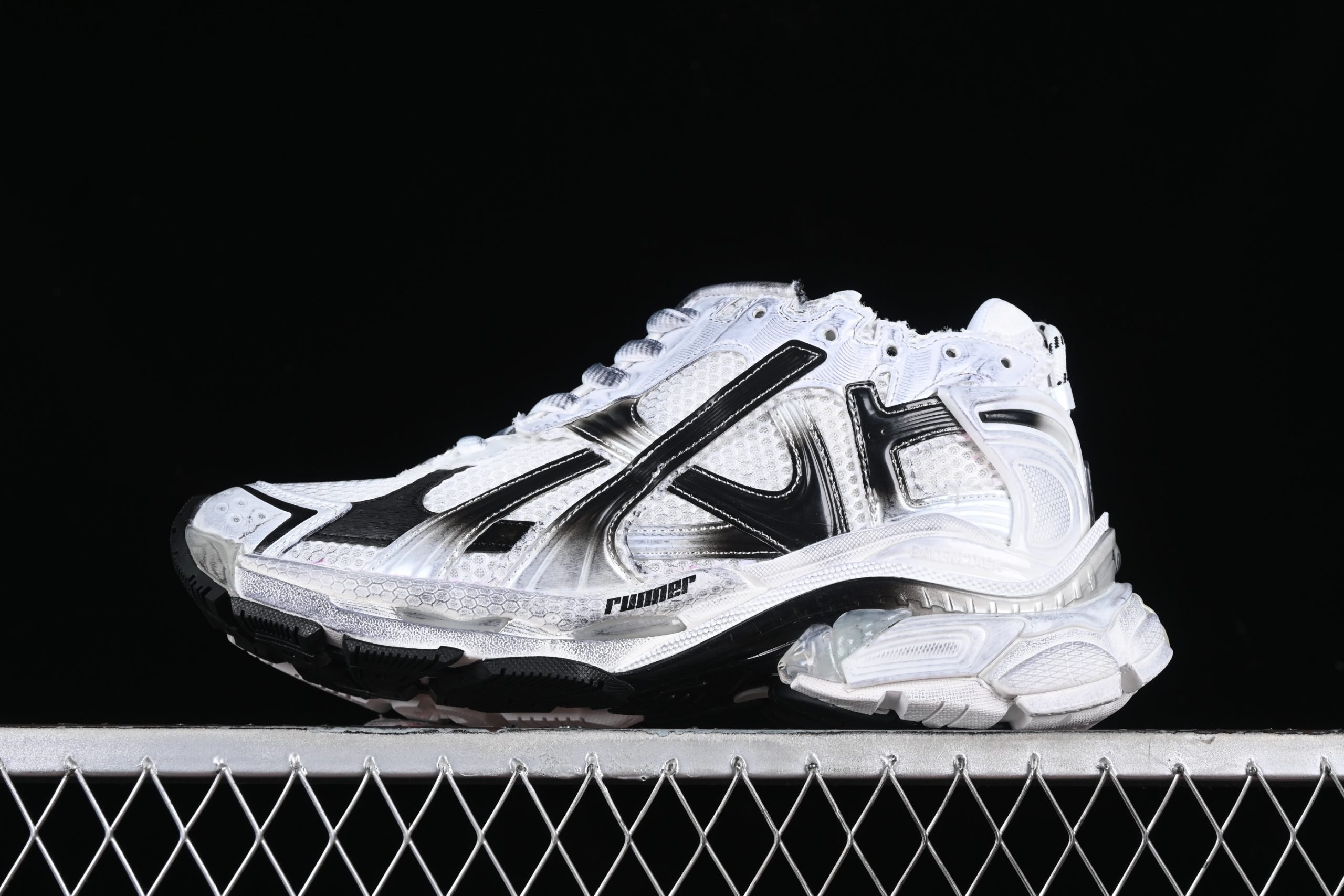 Balenciaga Runner Gardient White Black - immagine 2
