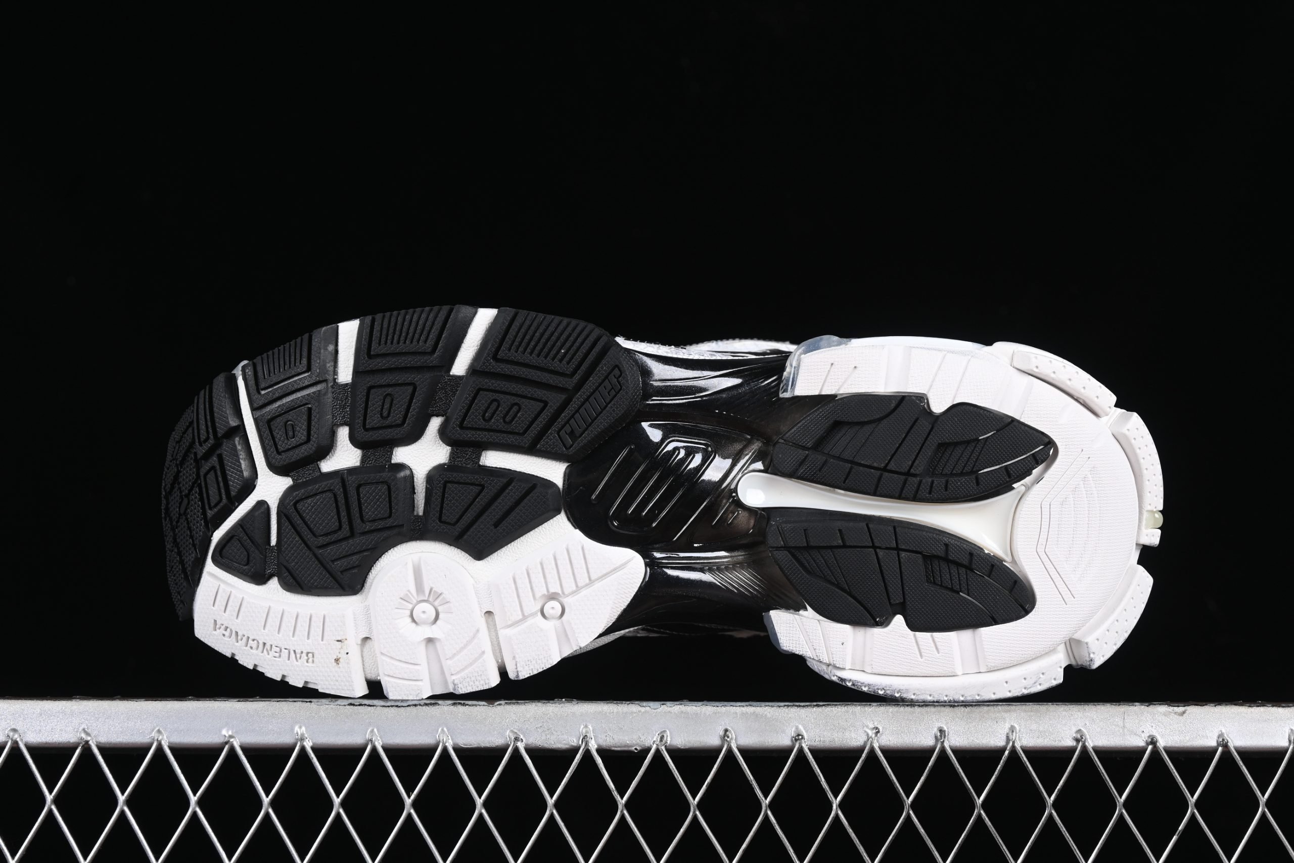 Balenciaga Runner Gardient White Black - immagine 4