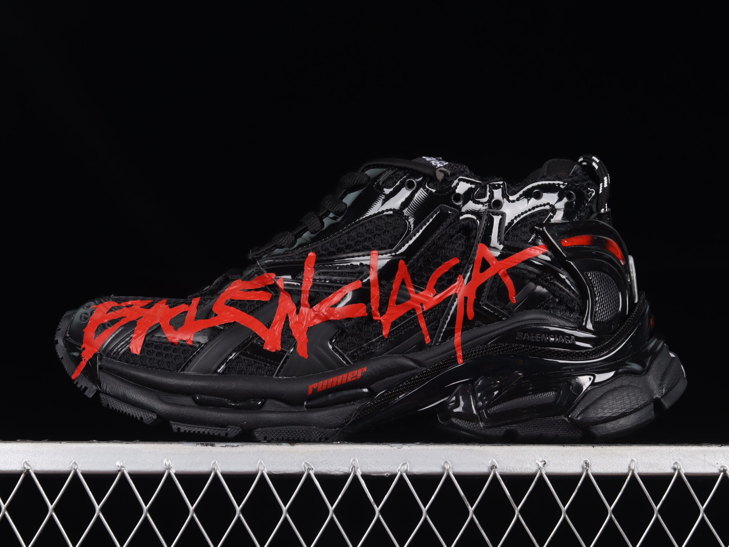 Balenciaga Runner Graffiti Black Red - immagine 2
